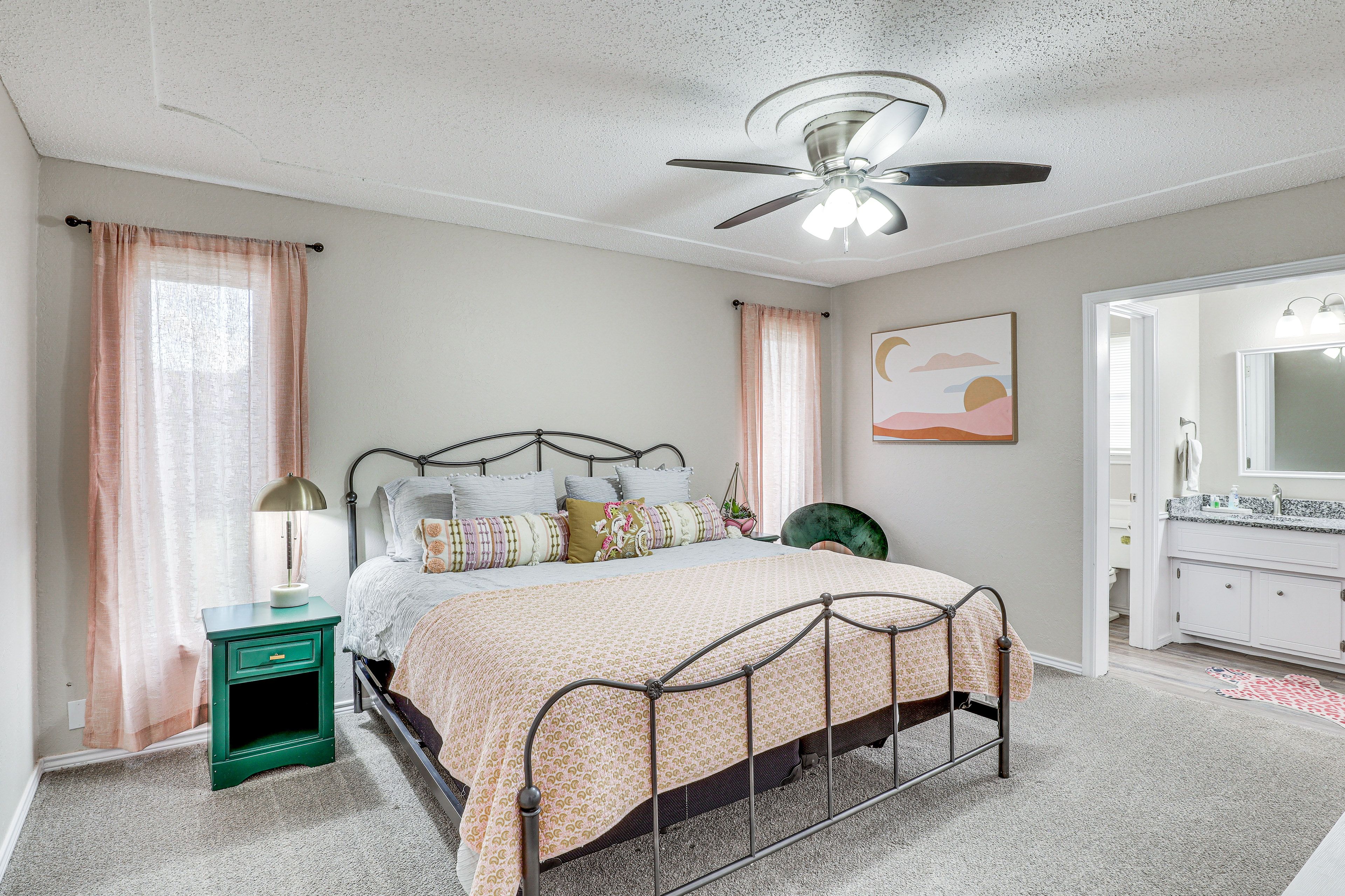 Bedroom 1 | King Bed