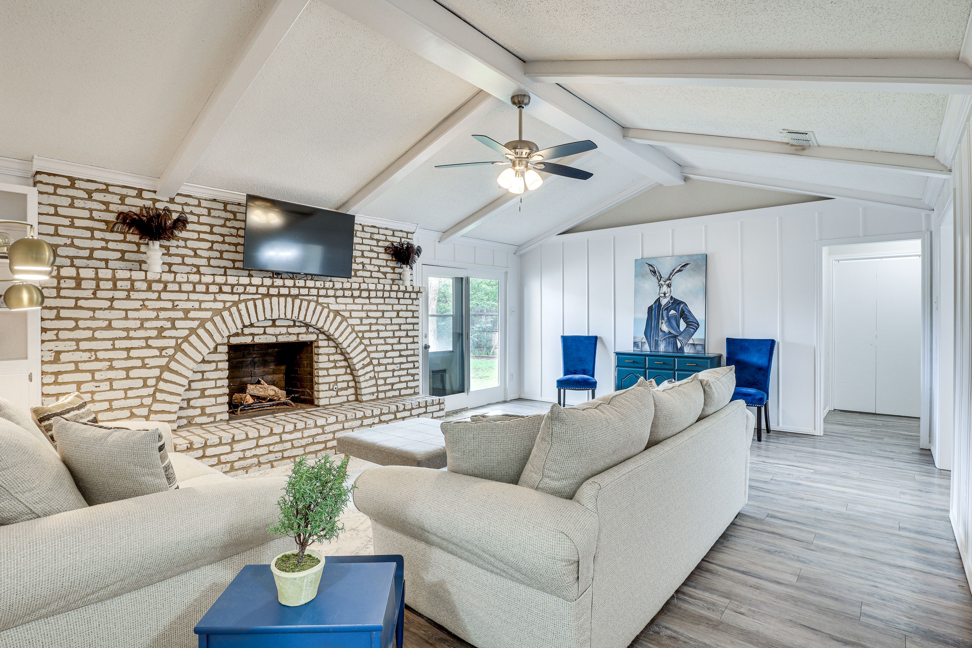 Lubbock Vacation Rental | 3BR | 2BA | 1,568 Sq Ft | 1 Step to Enter