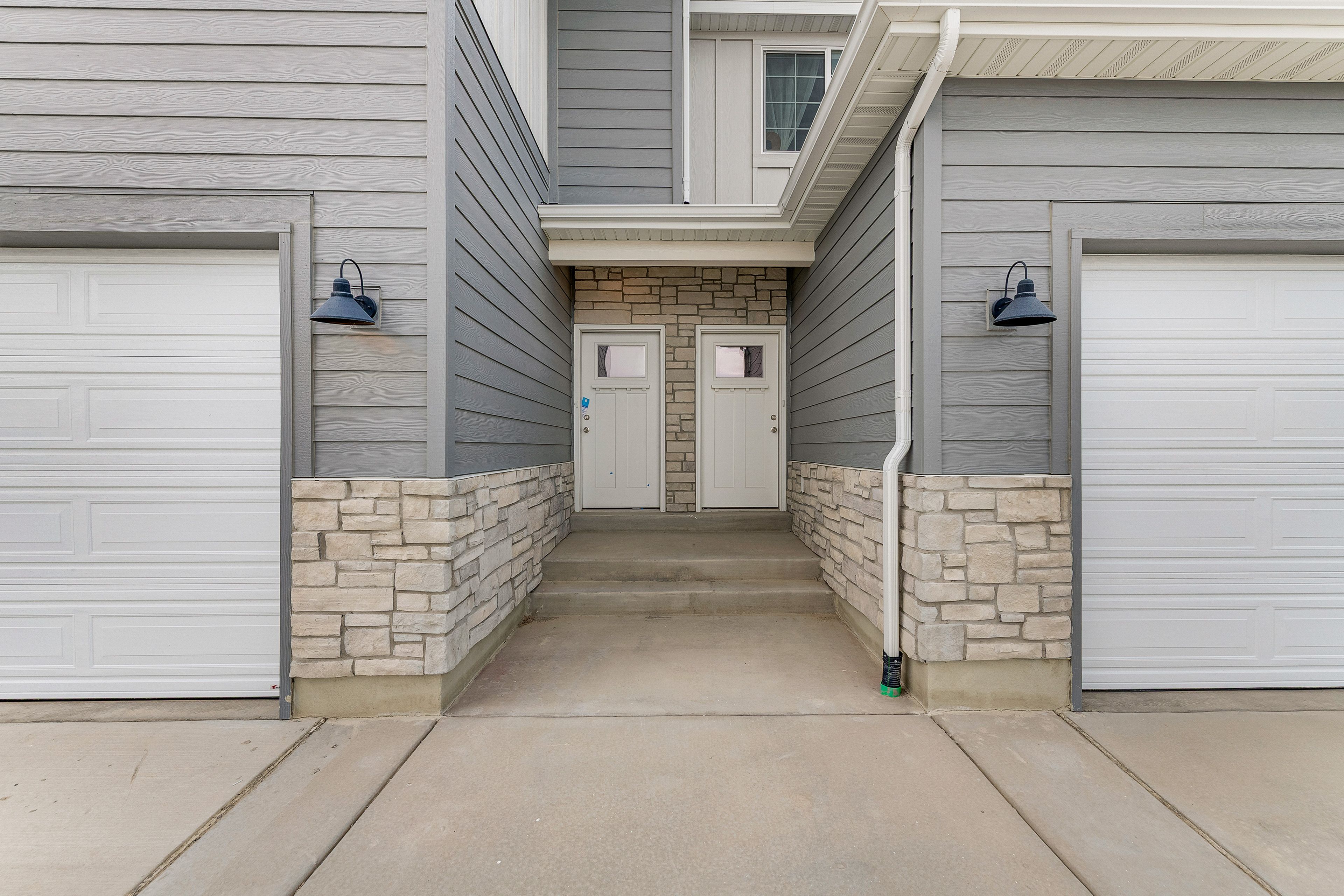 Front Exterior | Parking | Garage (2 Vehicles) | Driveway (2 Vehicles) | Street