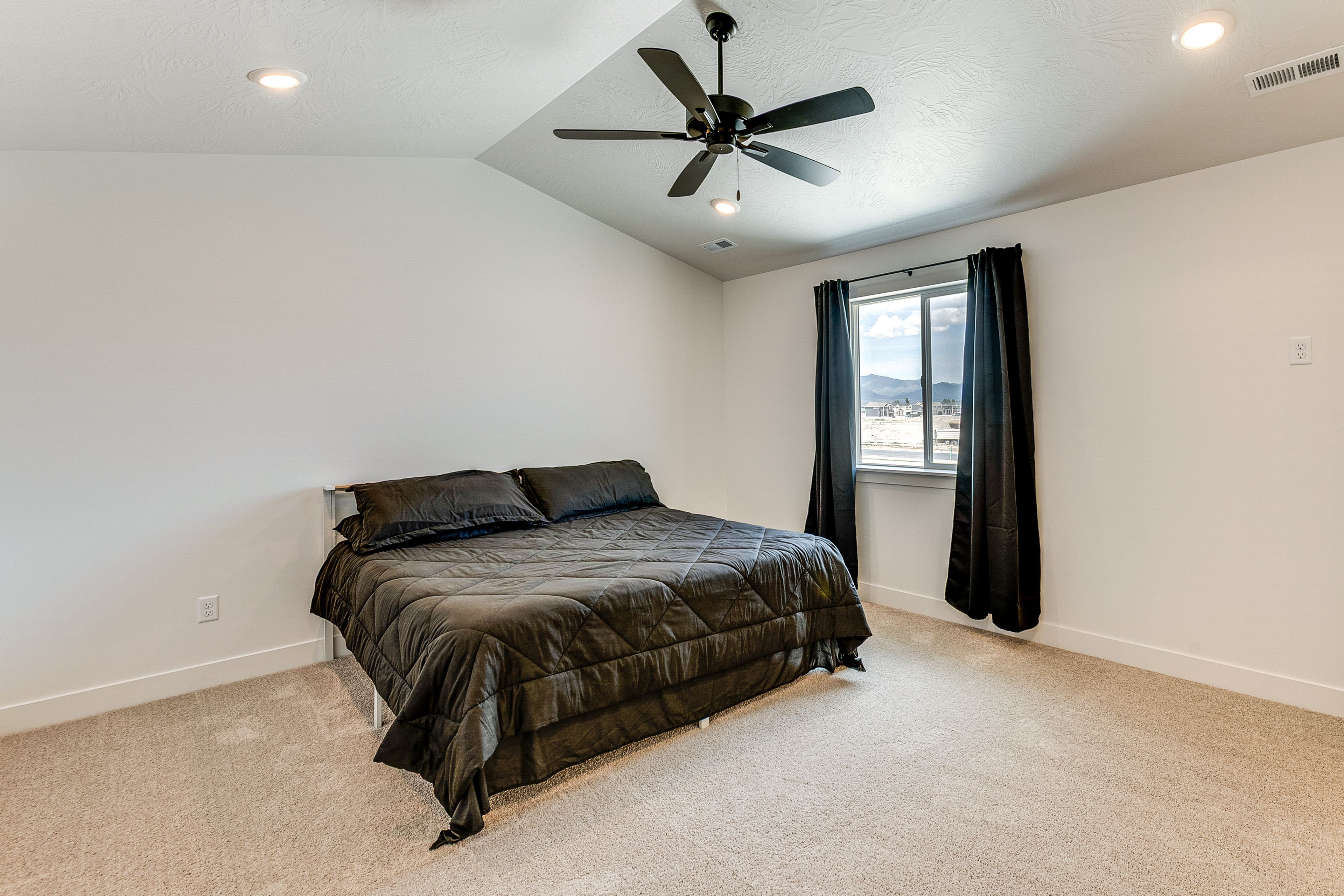 Bedroom 1 | California King Bed | Walk-In Closet | 2nd Floor