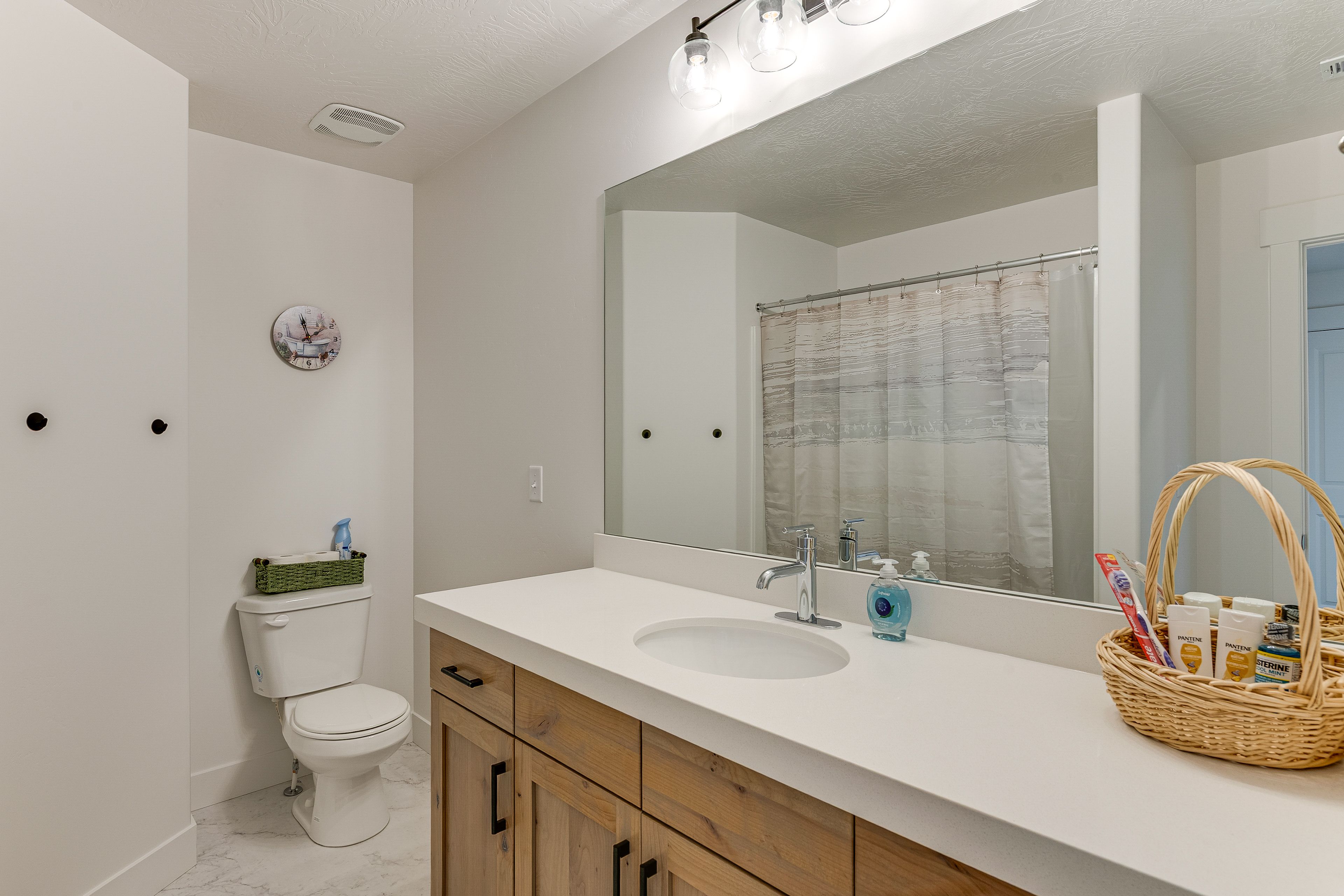 Full Bath | 2nd Floor