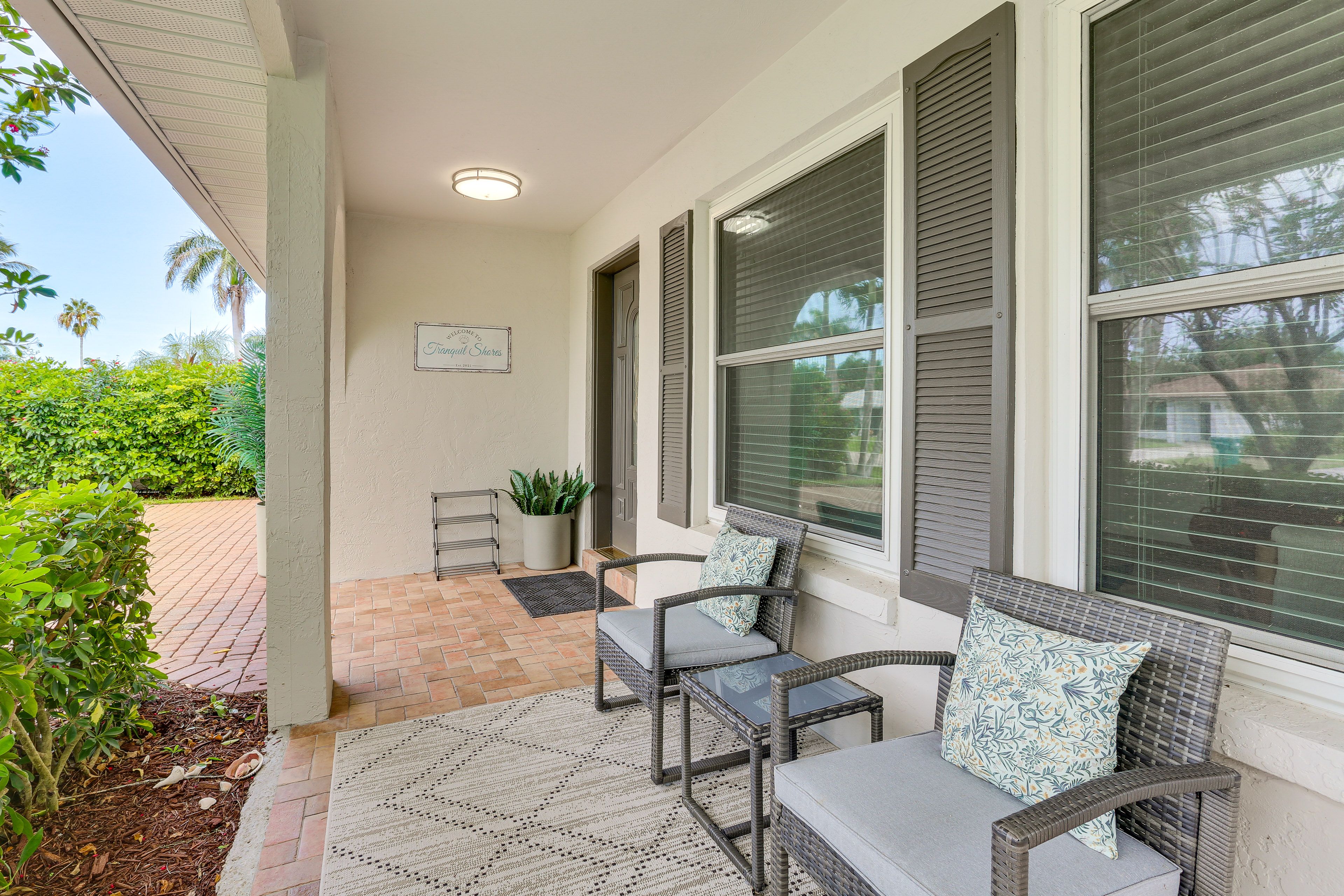 Covered Patio | Seating