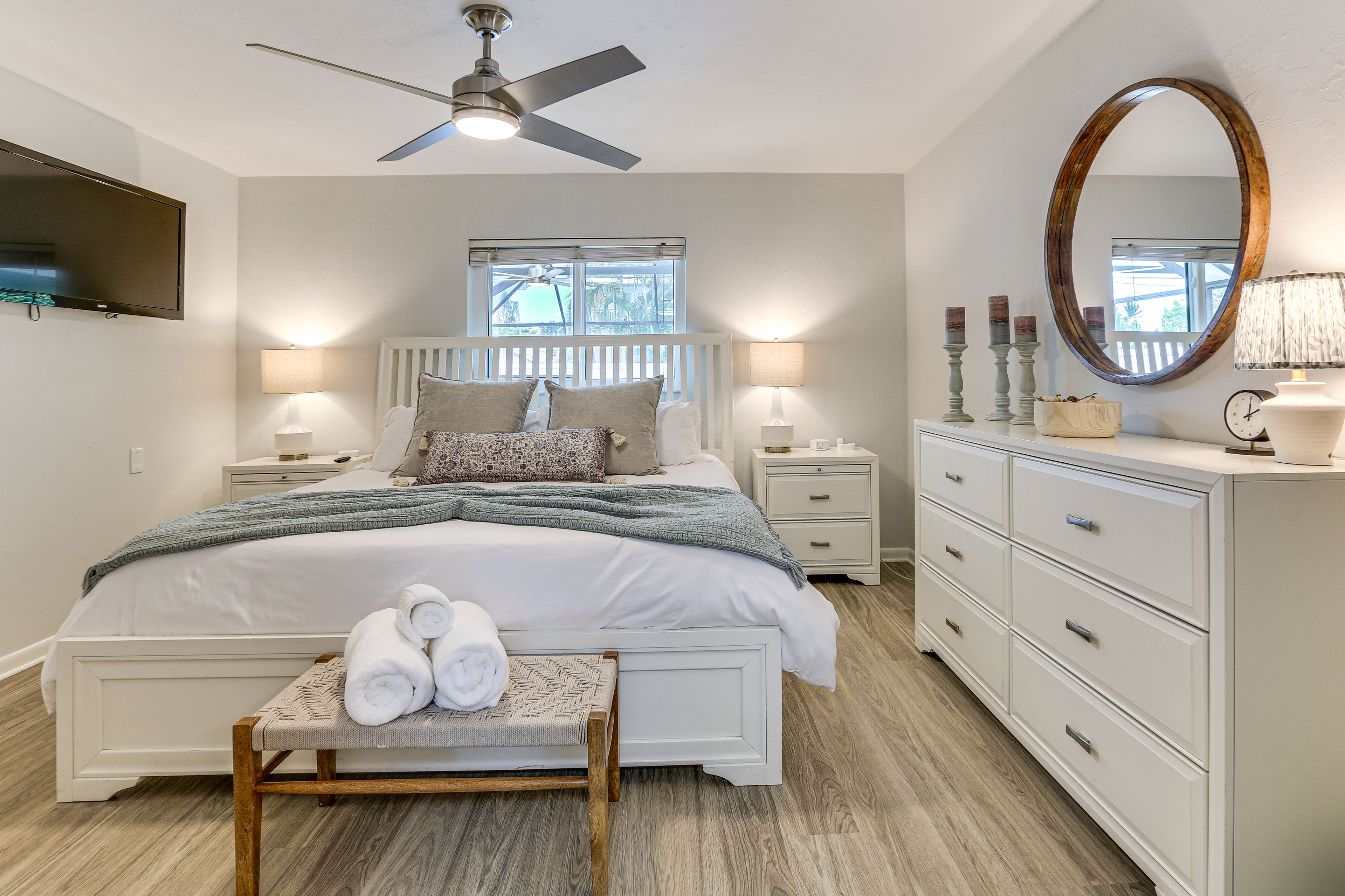 Bedroom 1 | King Bed | Linens Provided