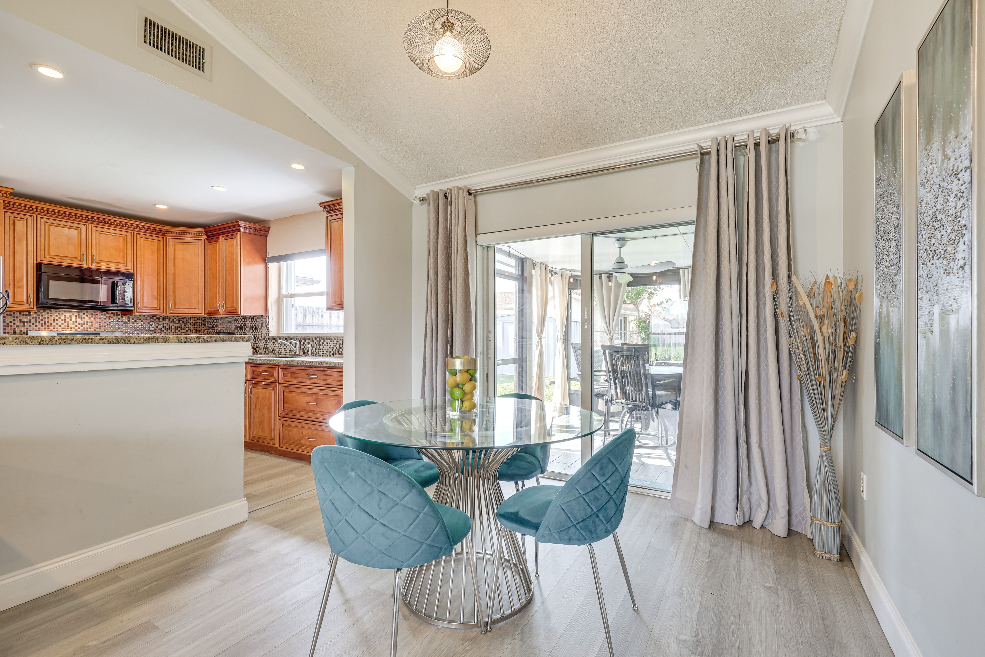 Dining Area | Dishware/Flatware