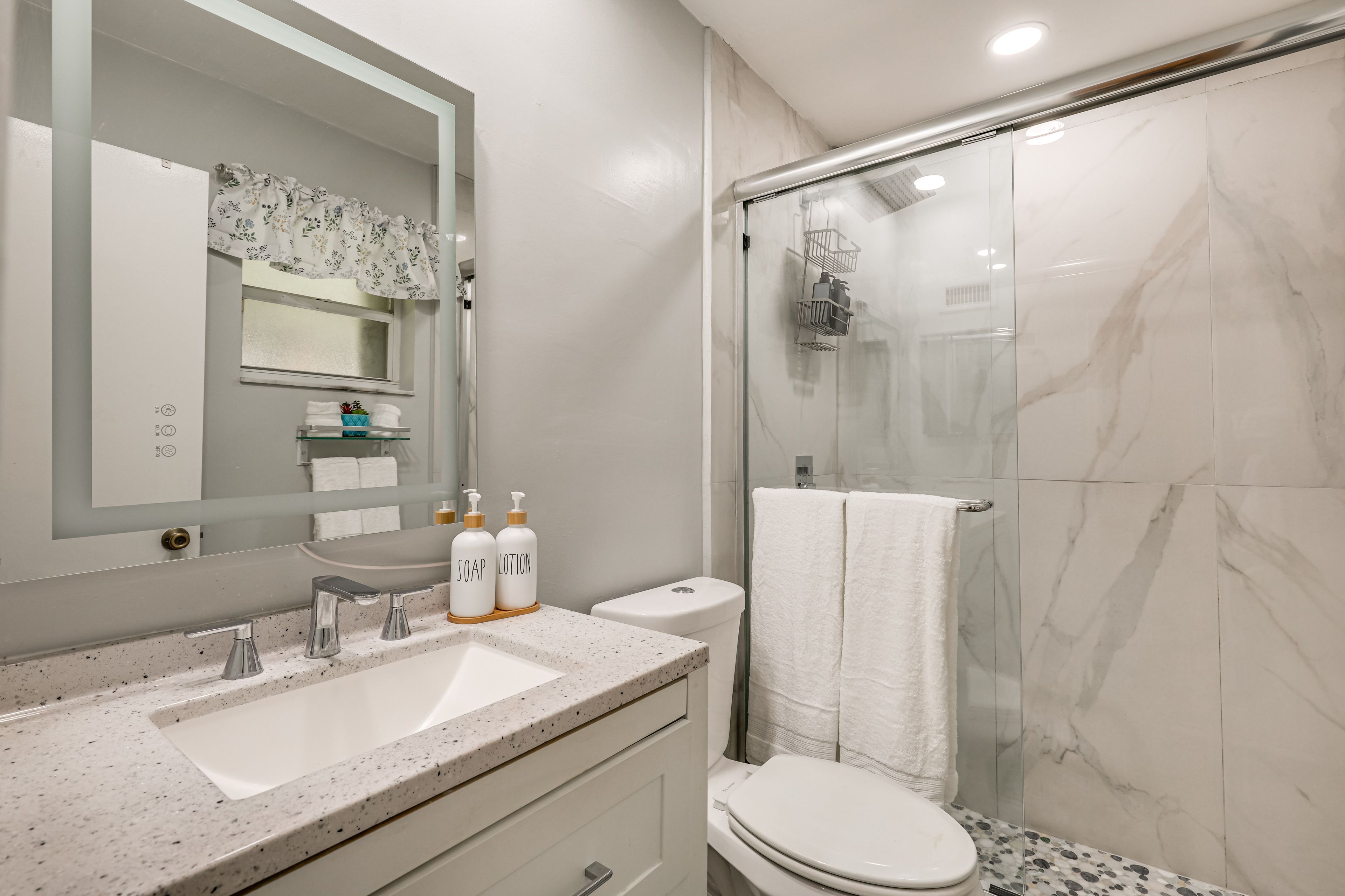 Full Bathroom | Complimentary Toiletries | Towels Provided