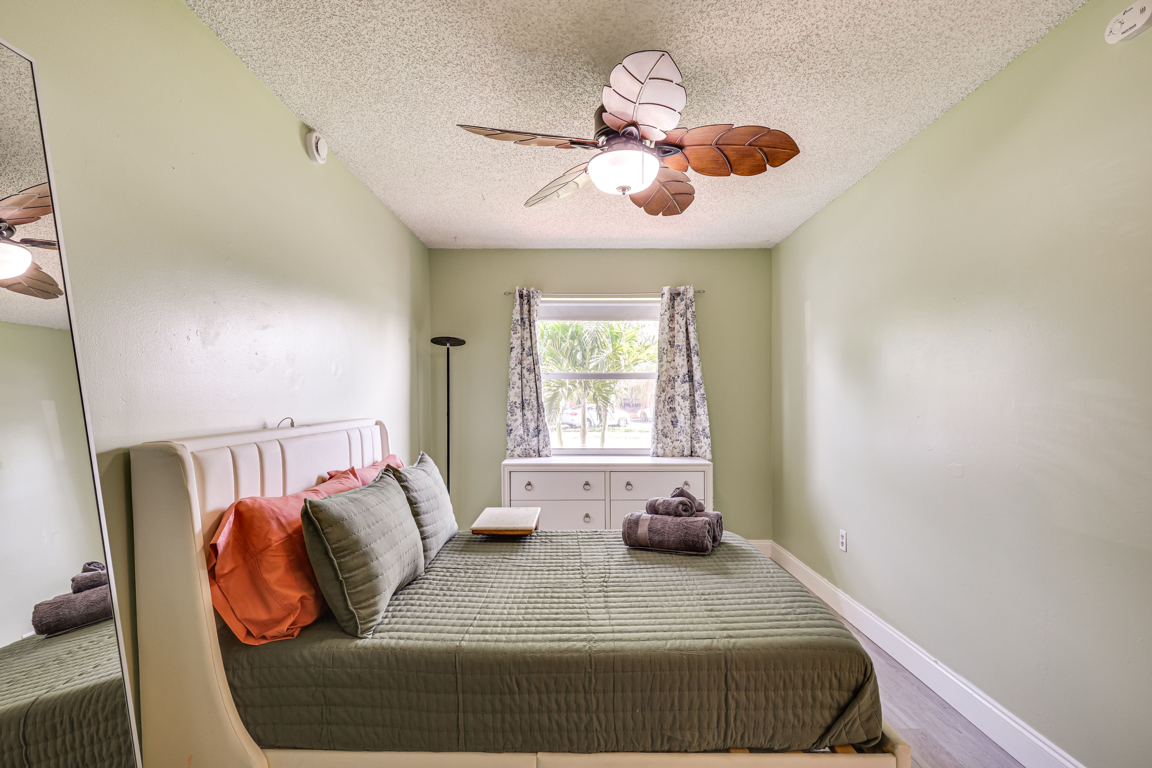 Bedroom 2 | Full Bed