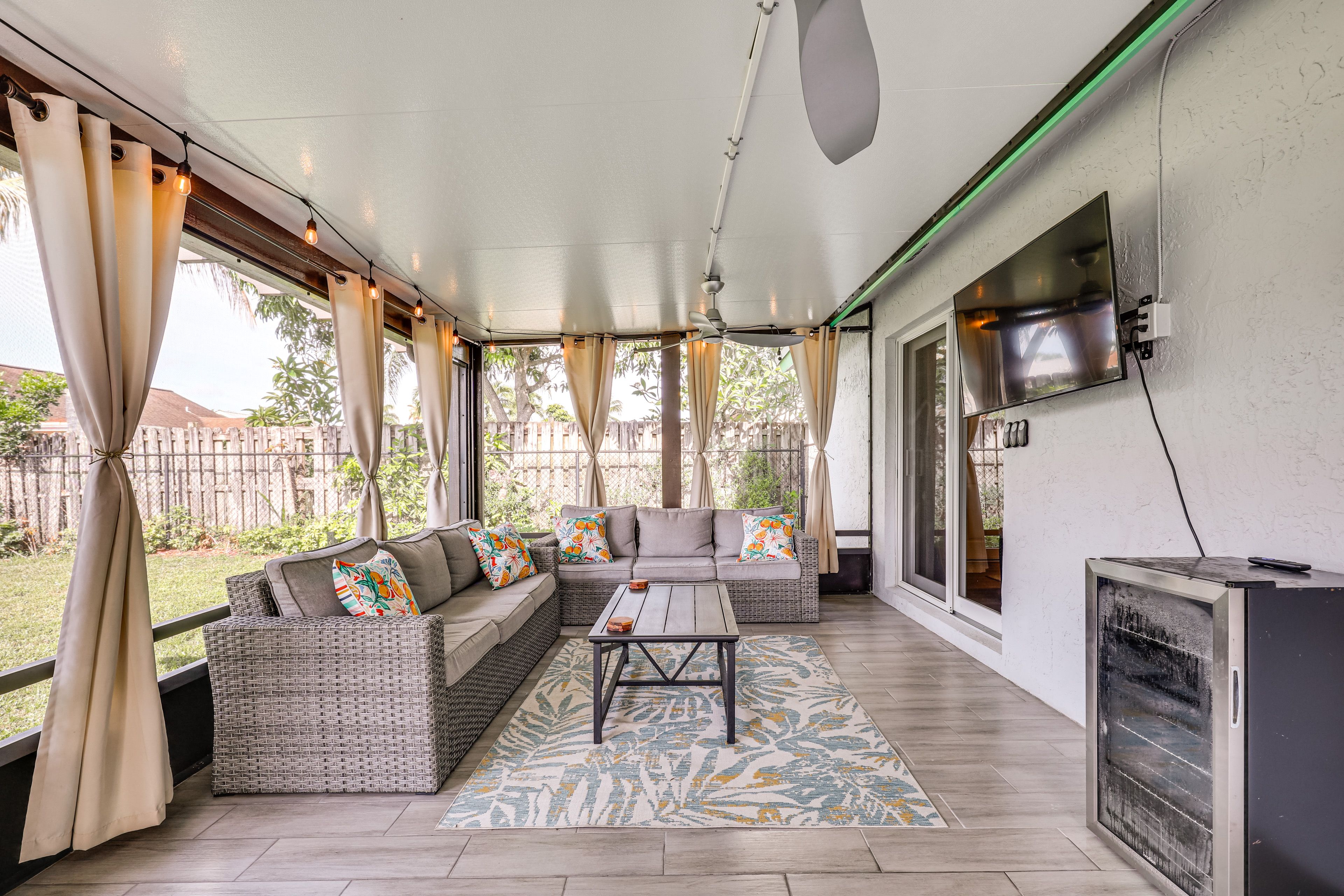 Sunrise Vacation Rental | 3BR | 2BA | 1,300 Sq Ft | 1 Step to Enter