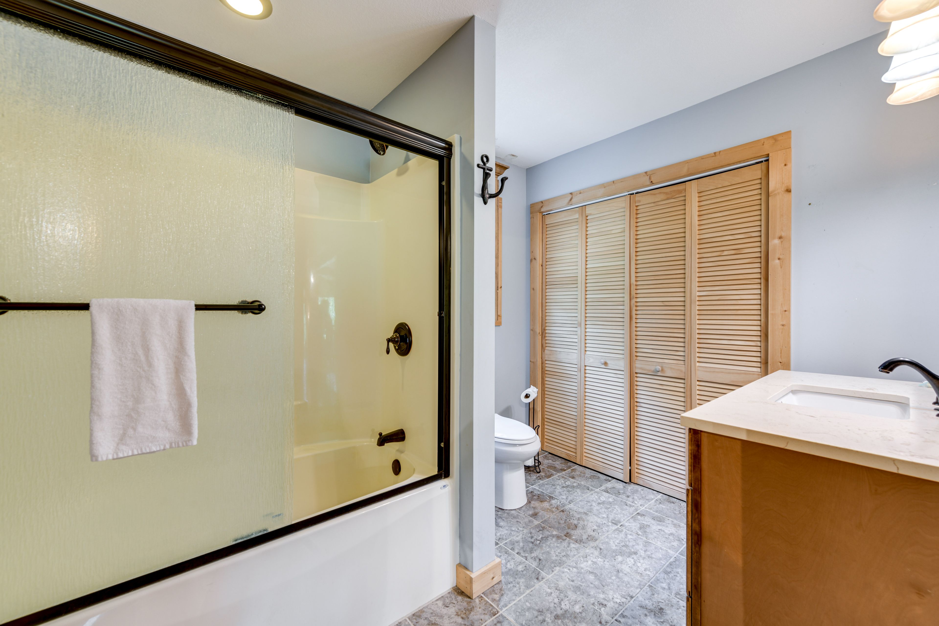 Full Bathroom | Main Level