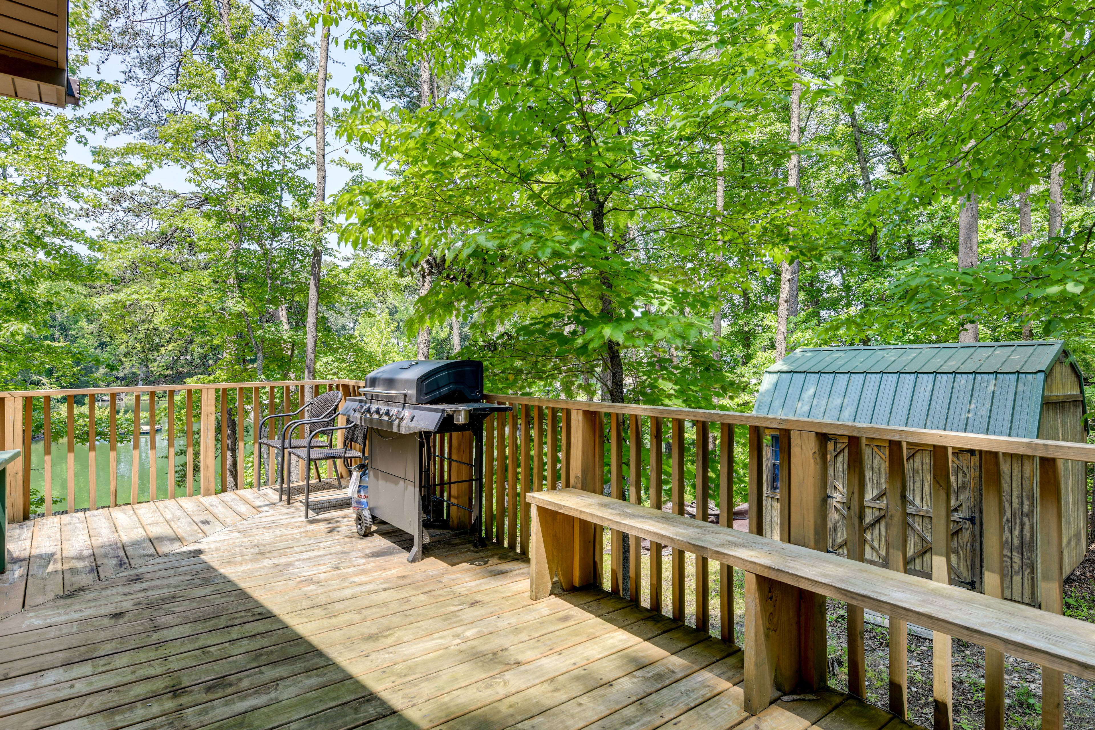 Deck | Gas Grill | Outdoor Seating | Dining Area