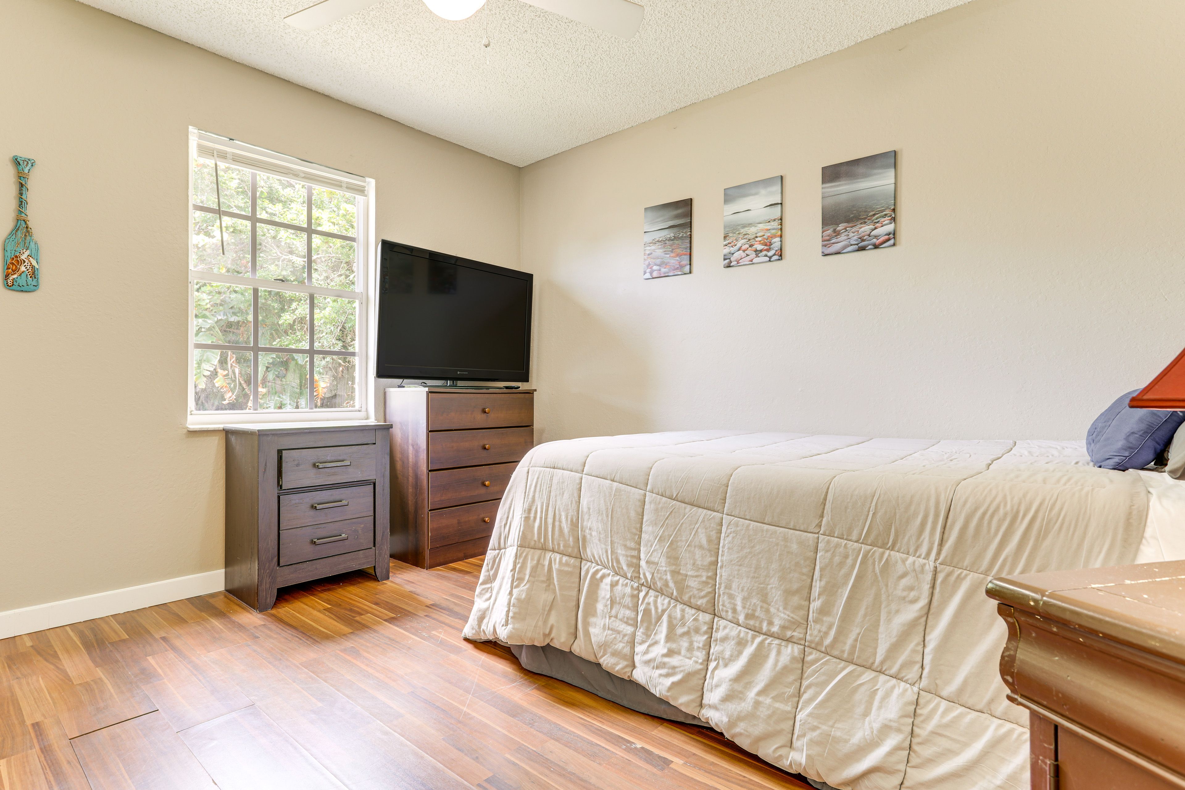 Bedroom 2 | Queen Bed