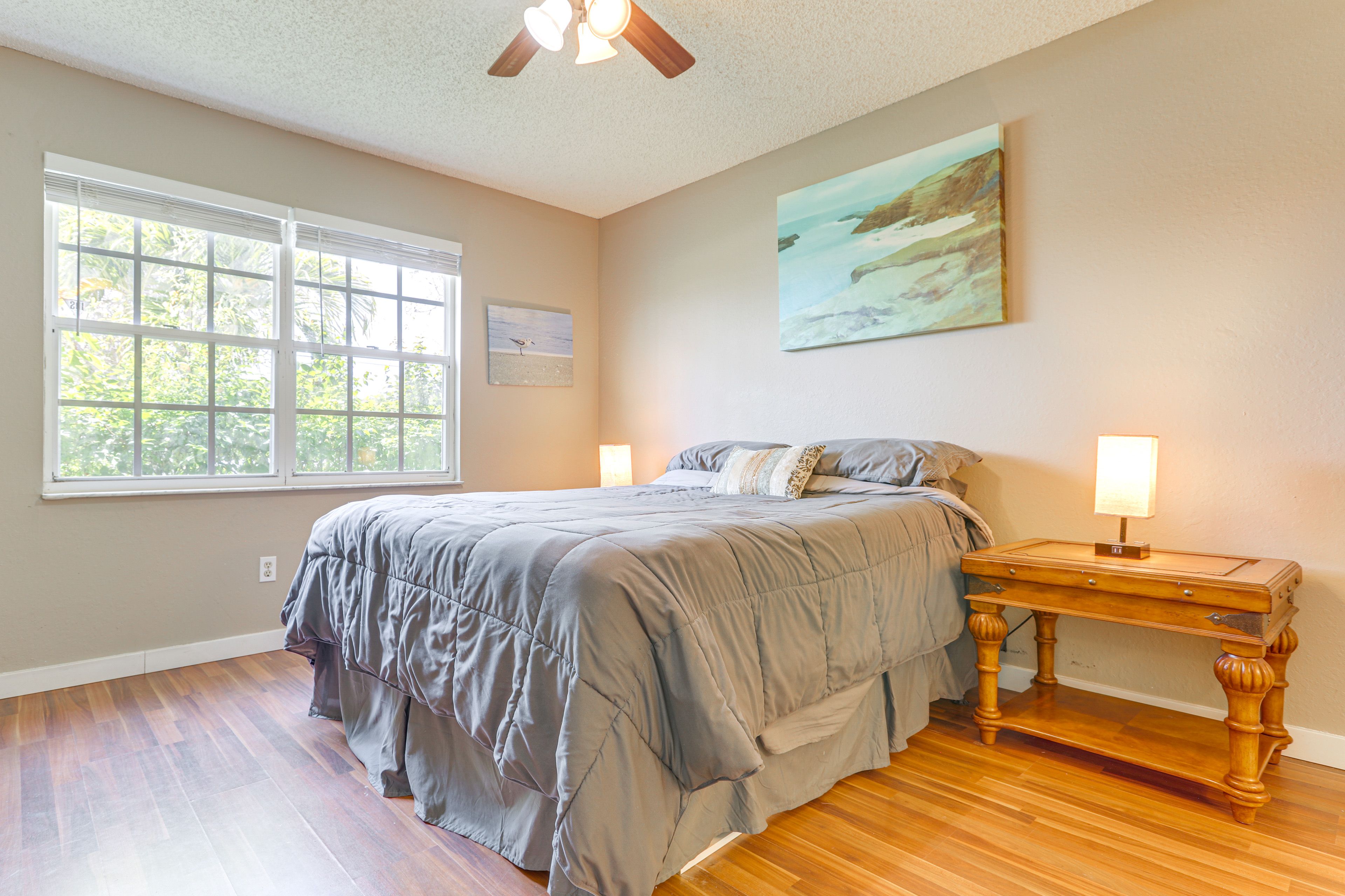 Bedroom 1 | Queen Bed