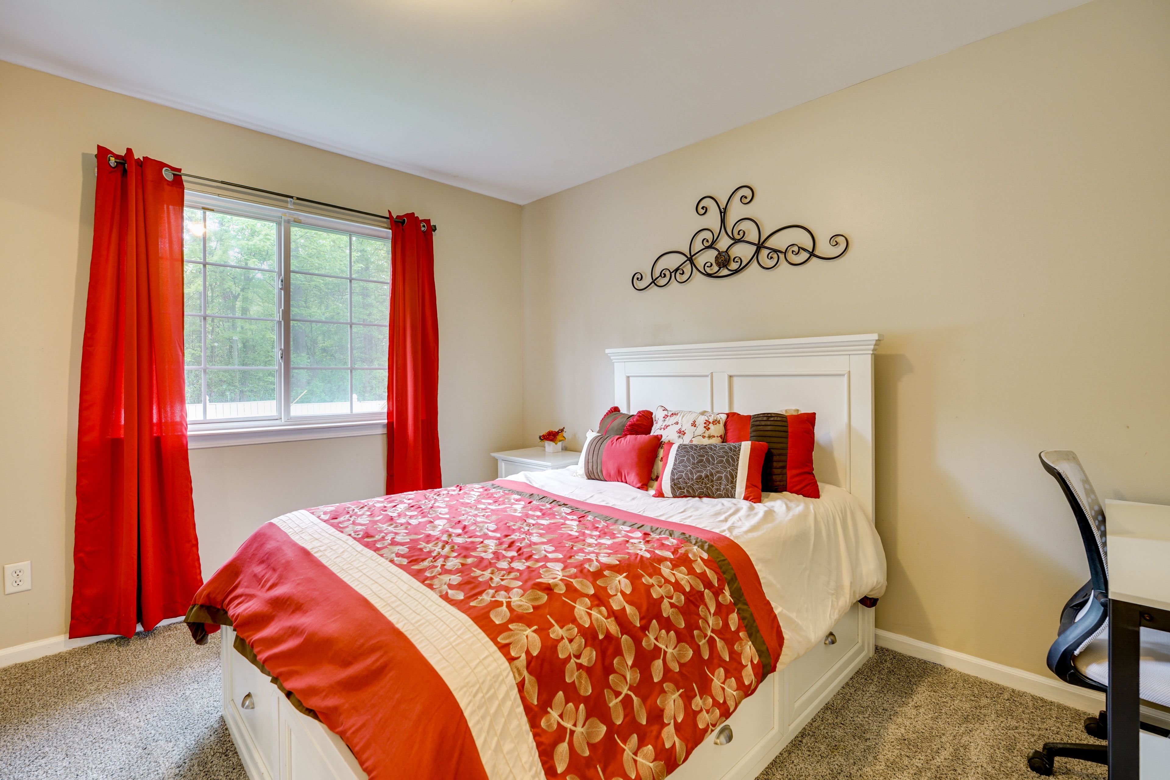Bedroom 2 | Full Bed | Main Floor