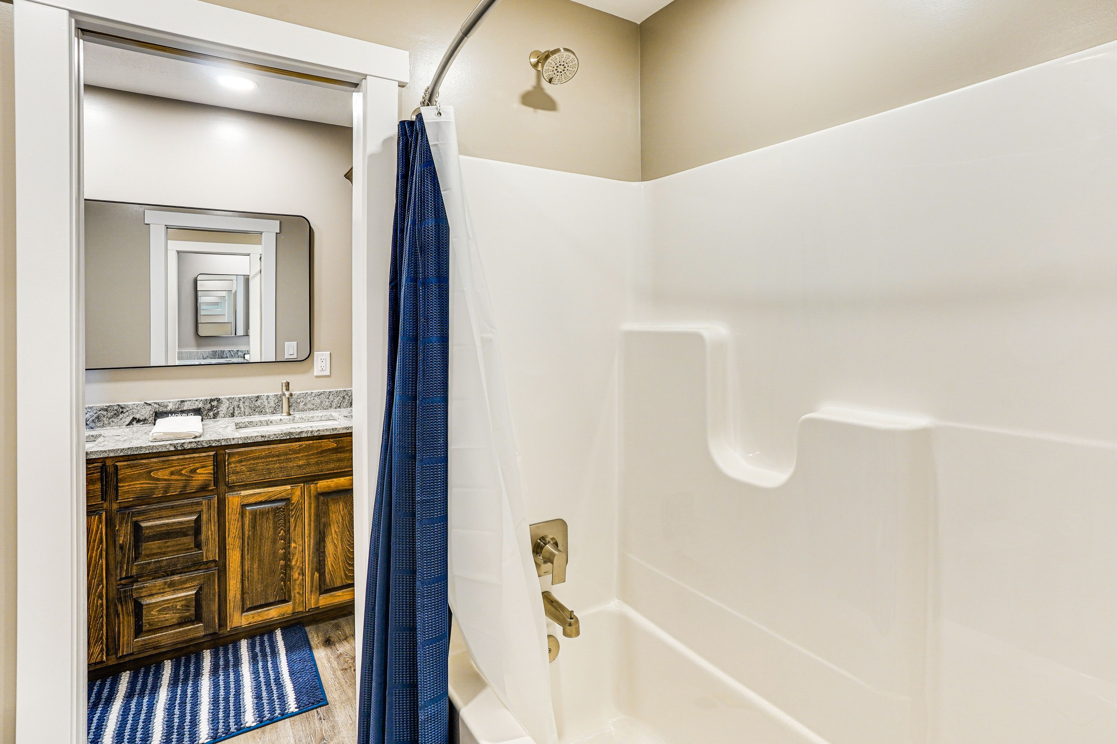 Full Bath | 1st Floor