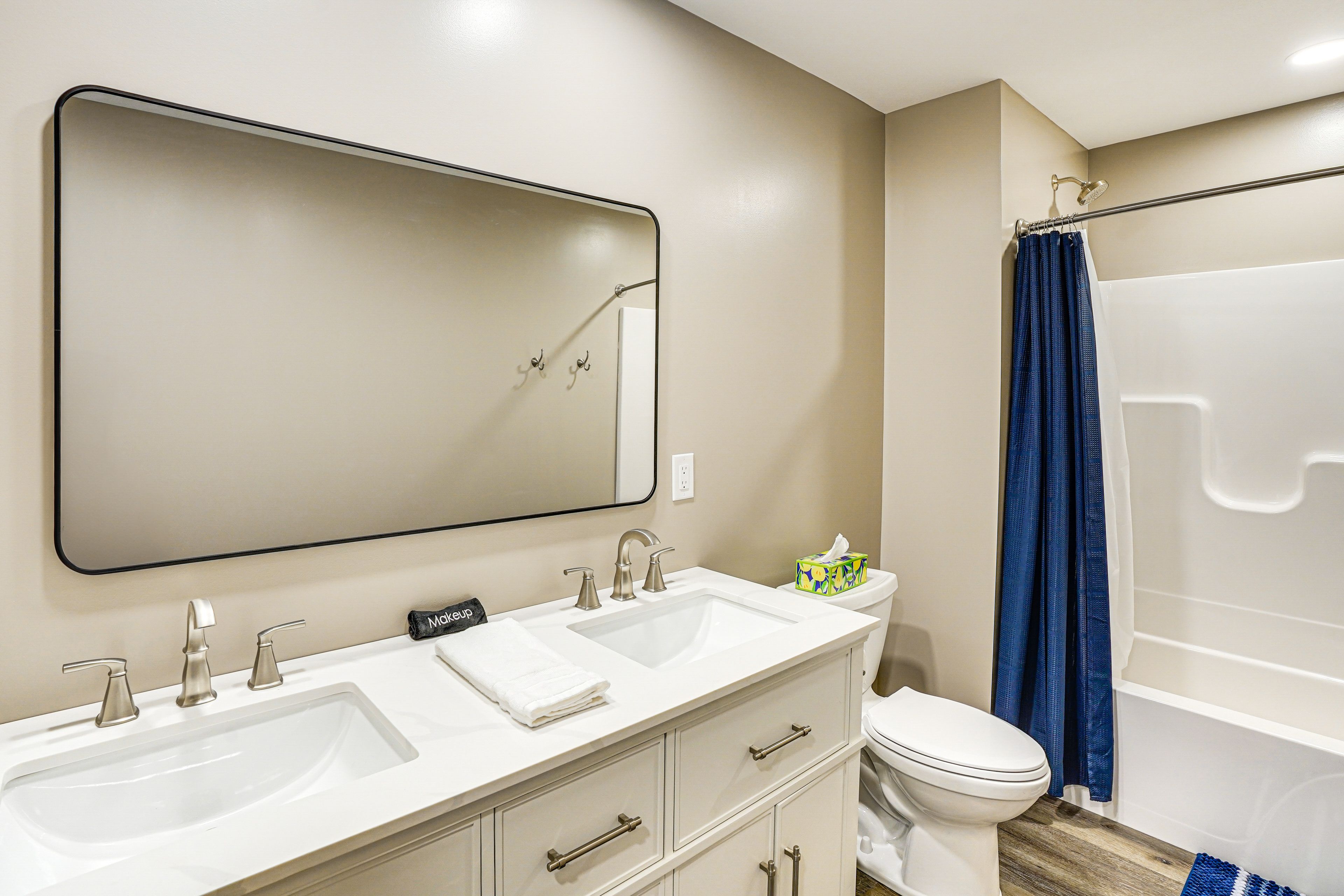 Full Bath | 2nd Floor