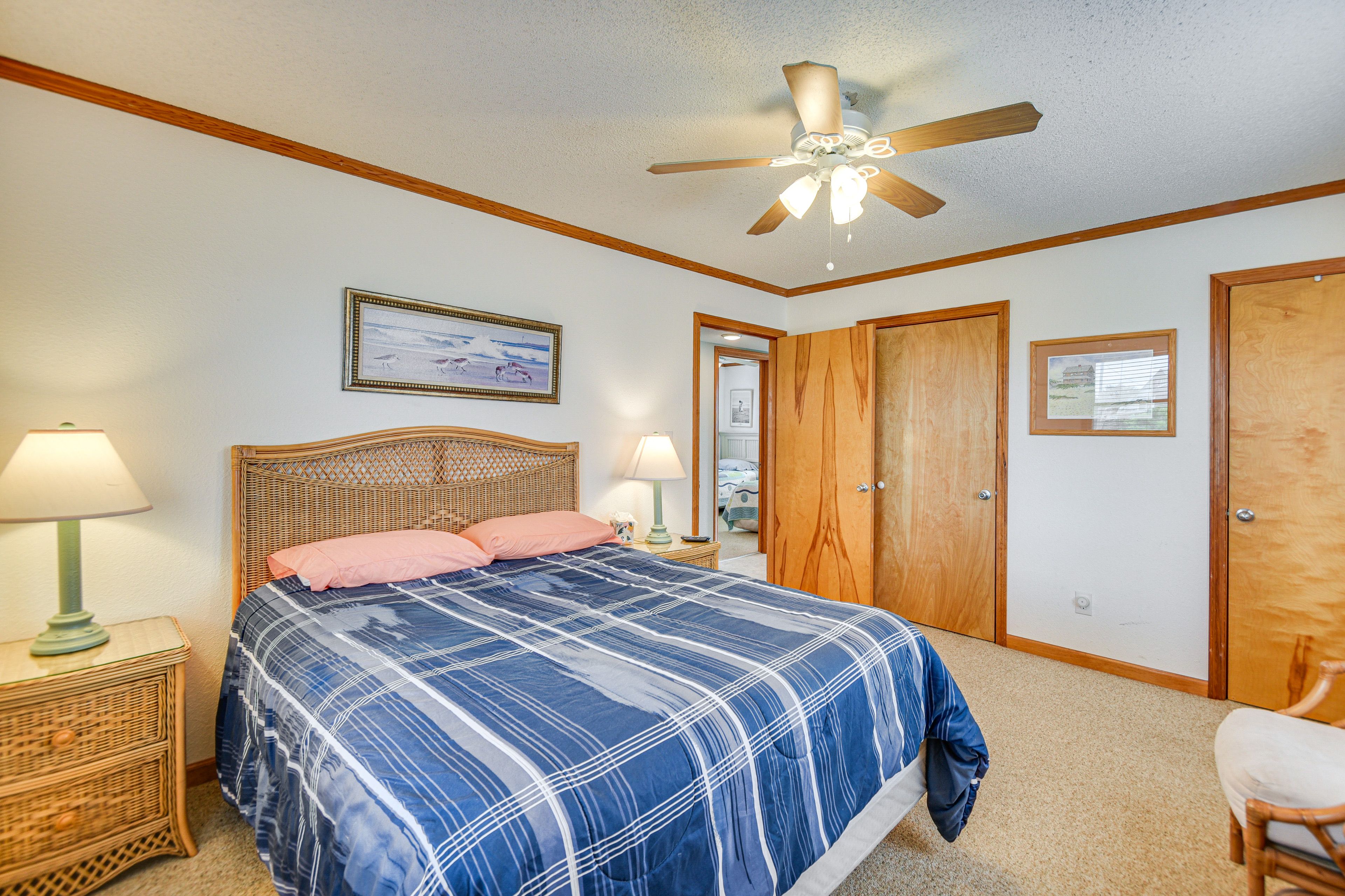 Bedroom 2 | 1st Floor | Queen Bed | Smart TV
