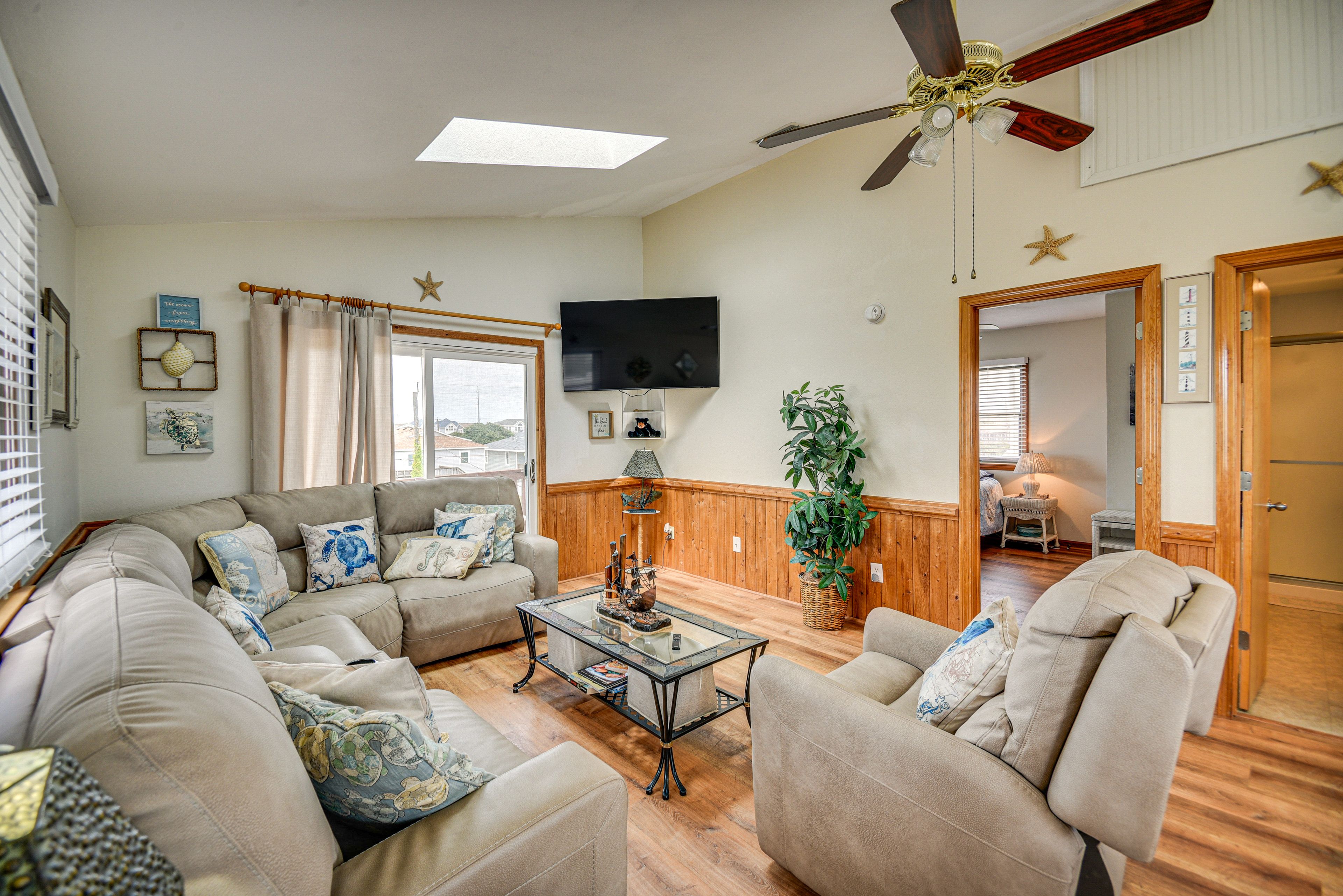 Living Room | 2nd Floor | Smart TV | Free WiFi