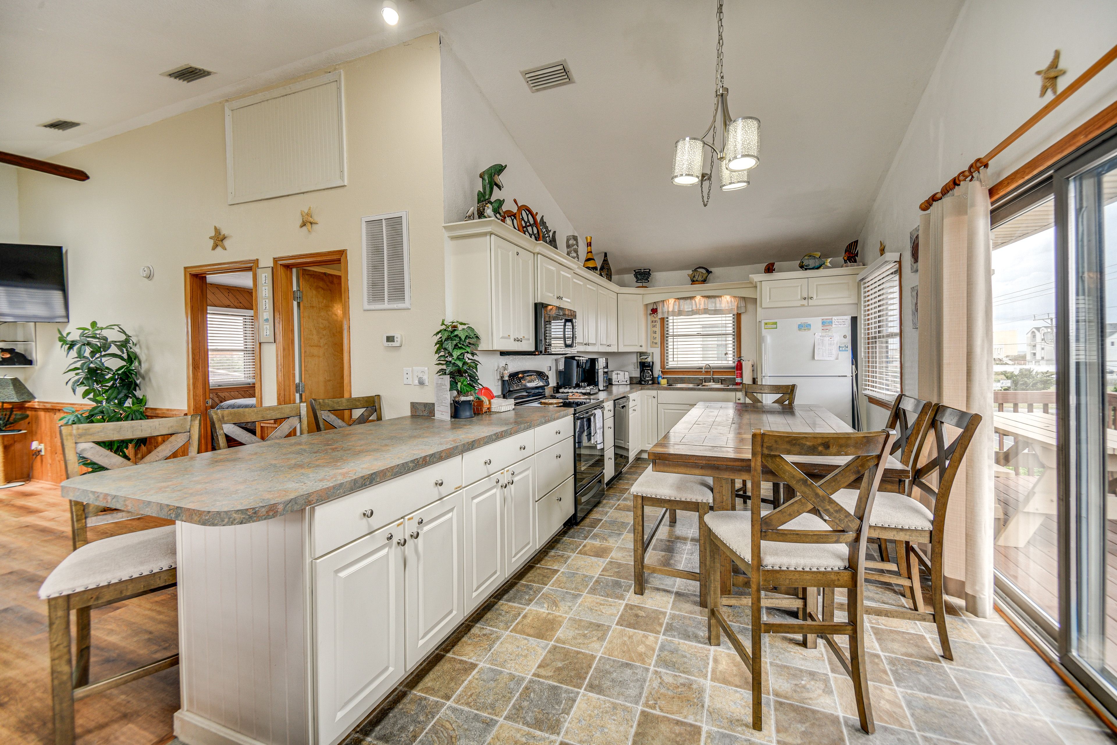 Kitchen | 2nd Floor | Keurig & Drip Coffee Makers | Air Fryer | Cooking Basics