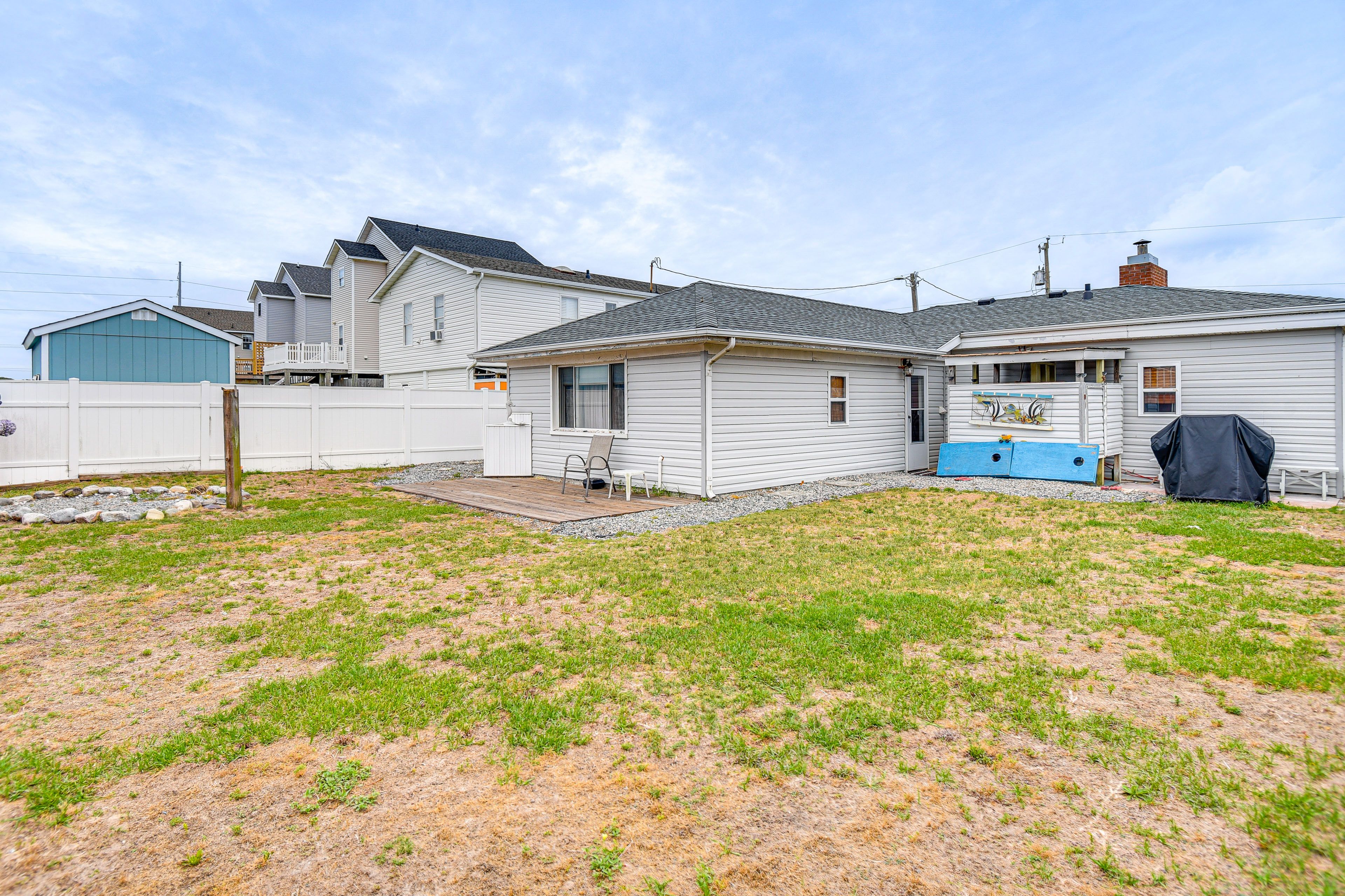 Fenced Backyard | Gas Grill | Cornhole