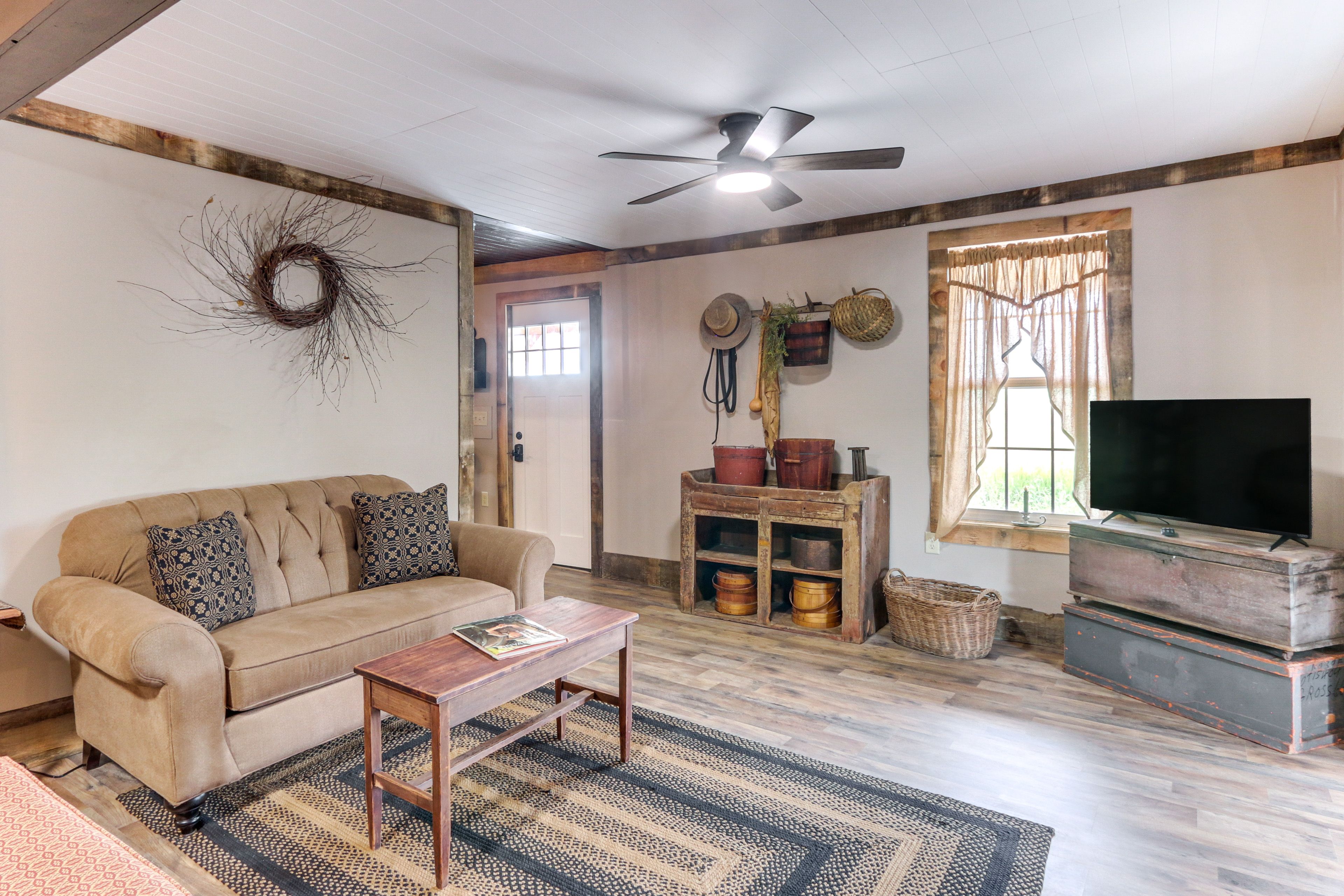 Living Room | Smart TV | Desk | Free WiFi | 1st Floor