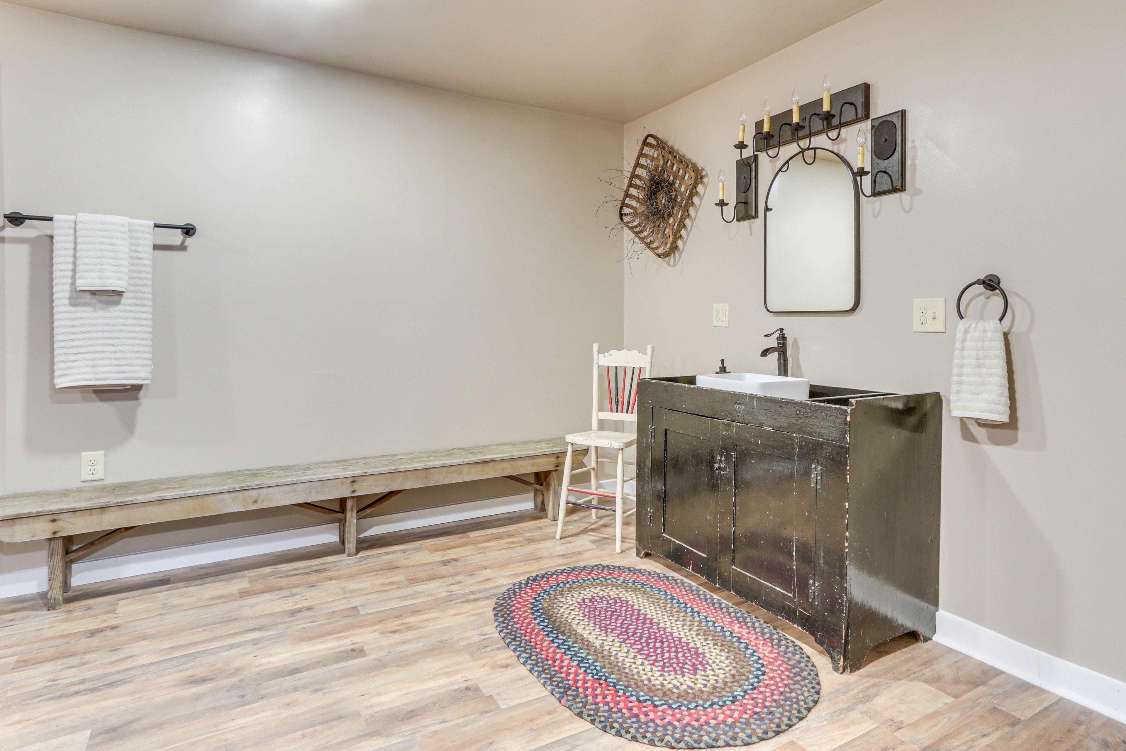 Full Bathroom | 1st Floor