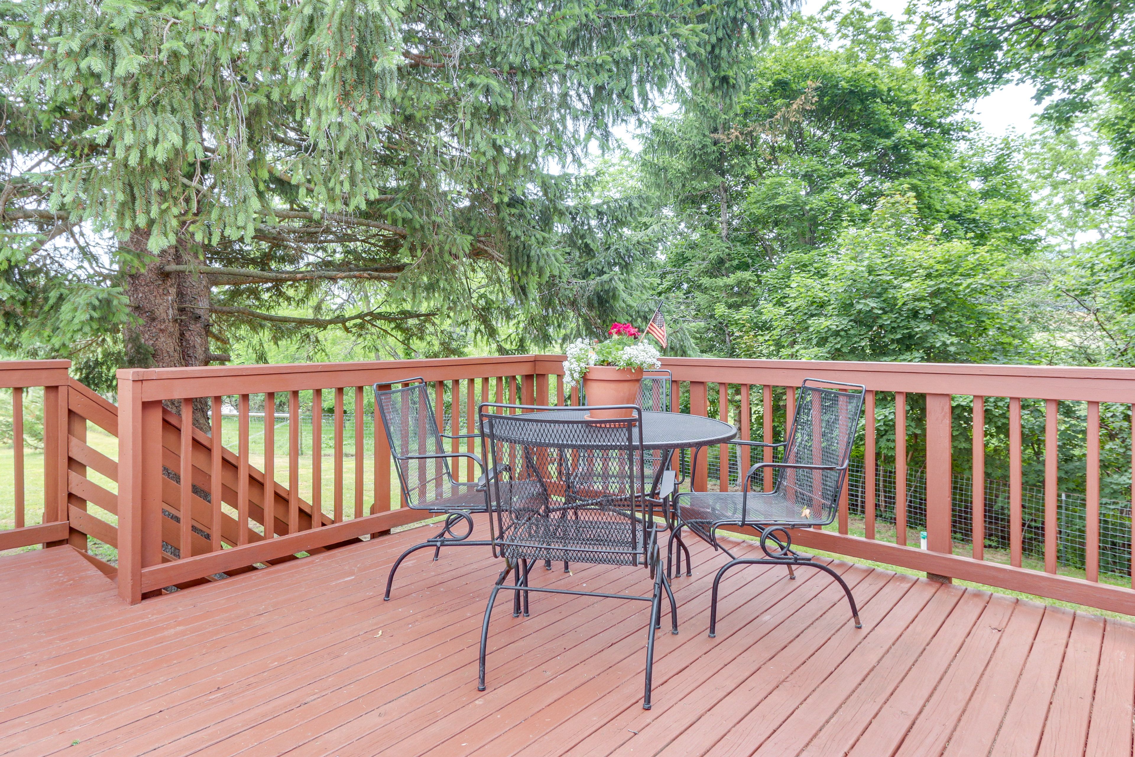 Deck | Outdoor Dining Area | Fire Pit