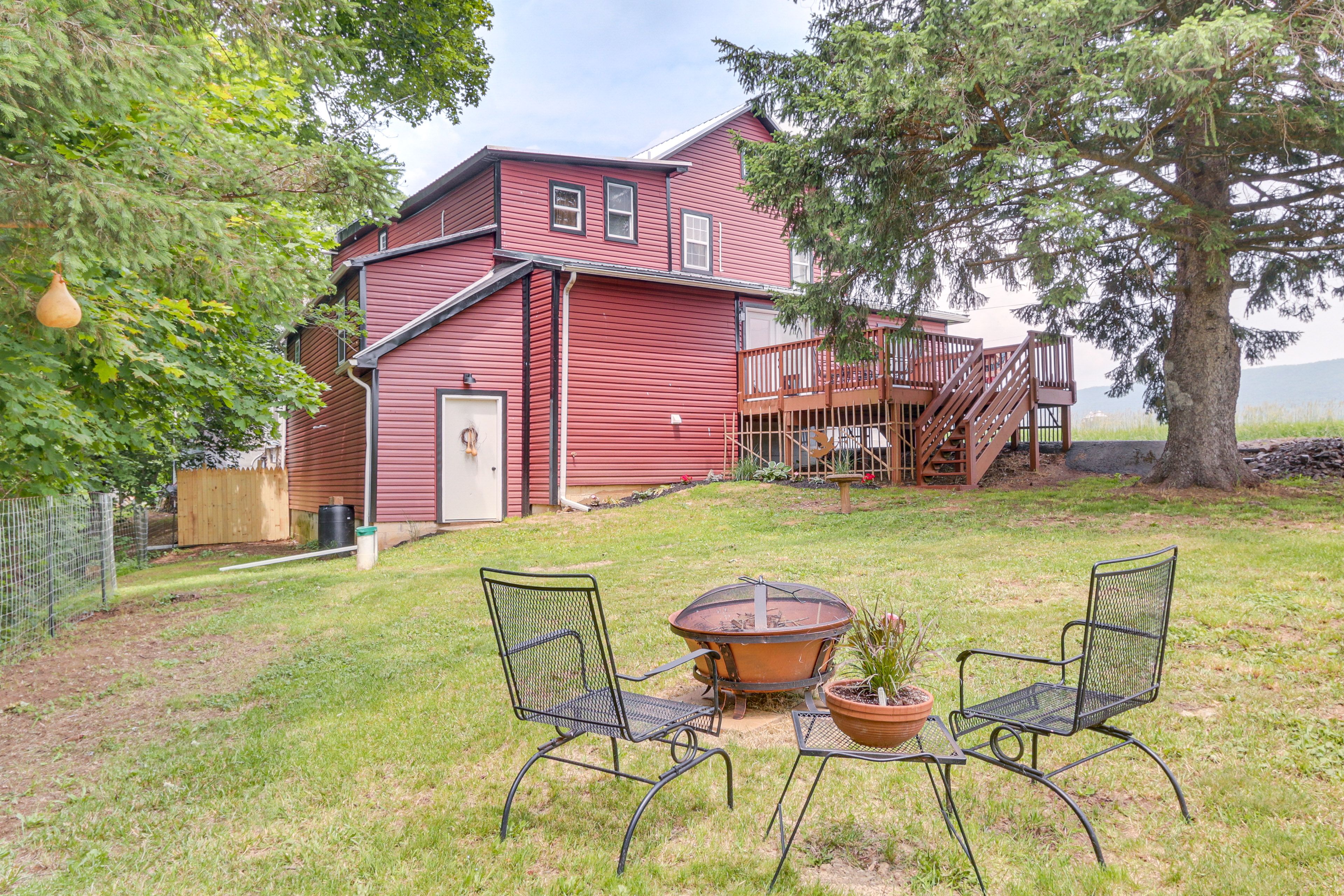 Backyard | Fire Pit | Seating