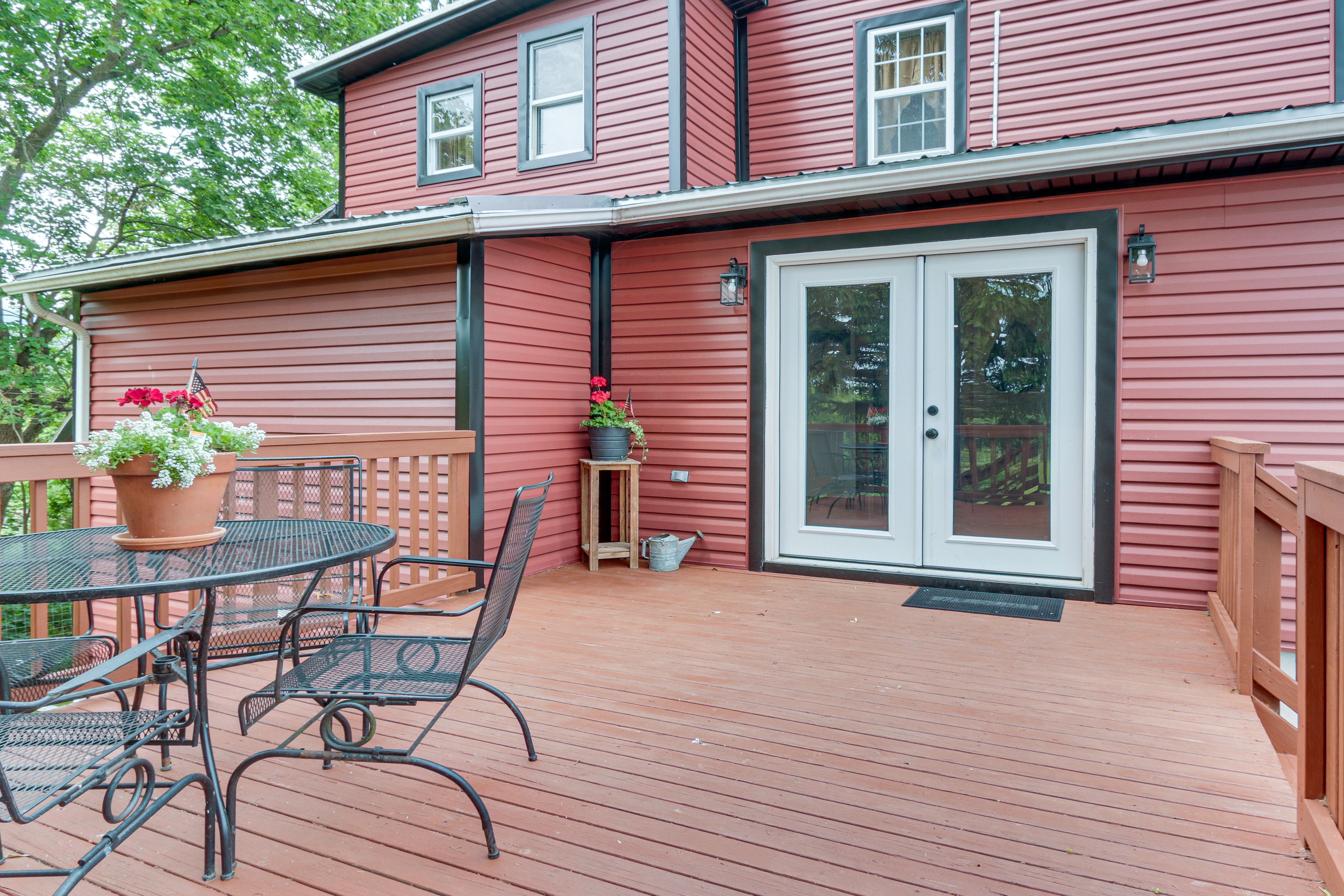 Deck | Outdoor Dining Area