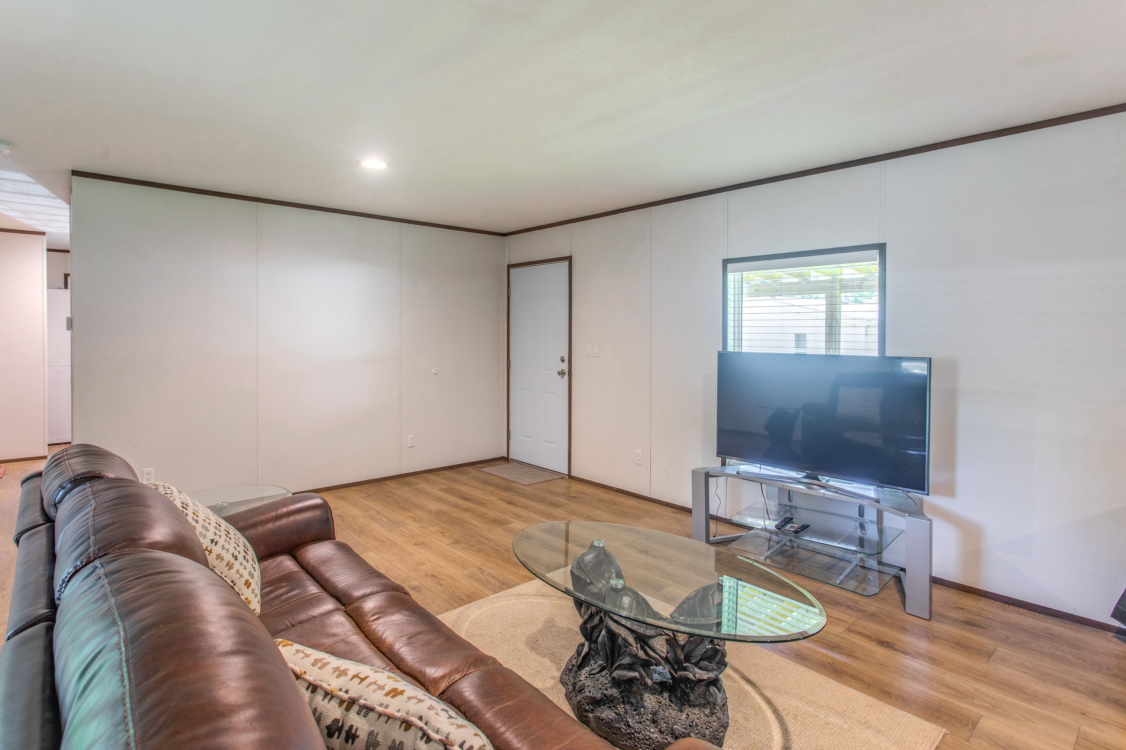 Living Room | Free WiFi | Smart TV | Central A/C