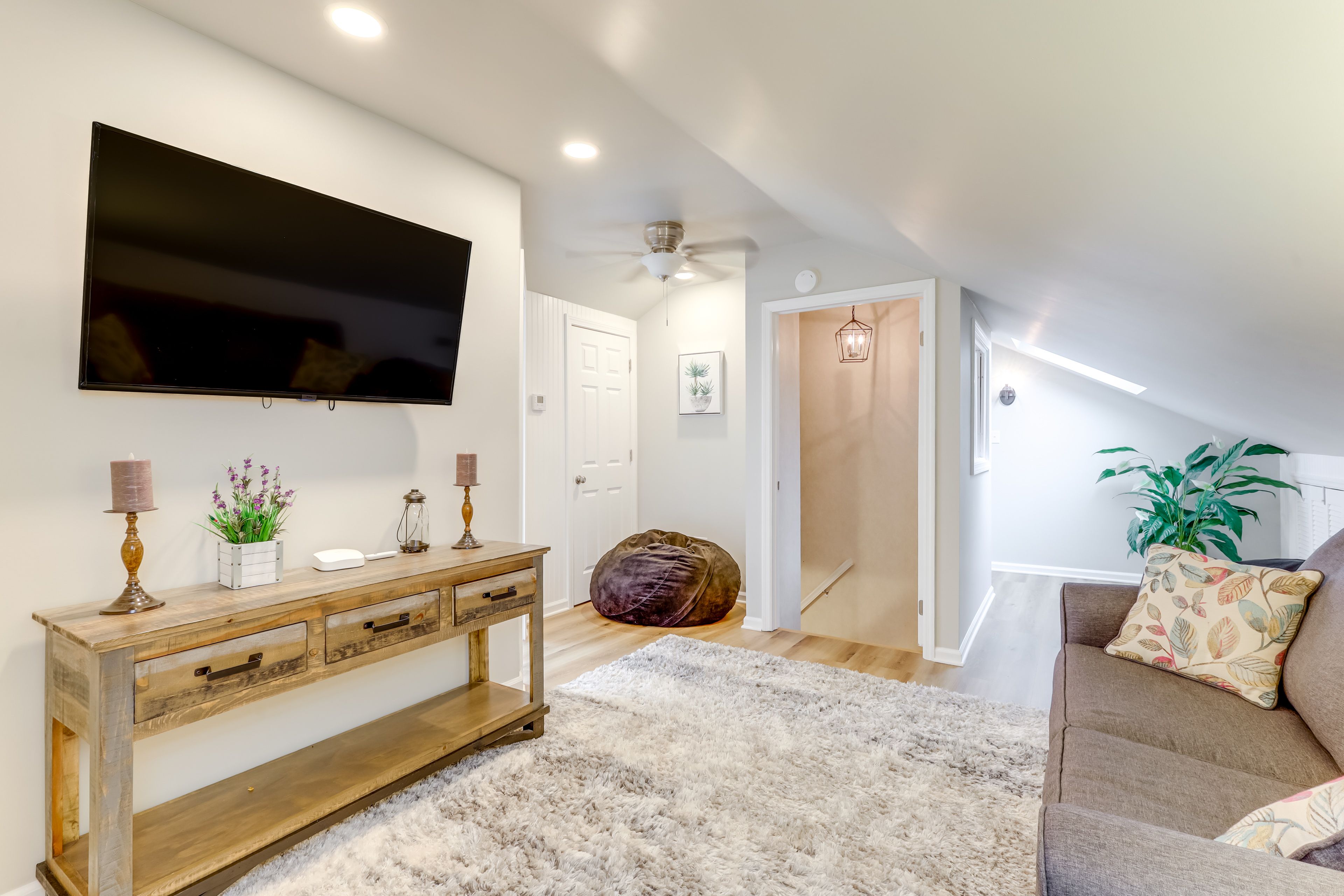Living Area | Main House | Smart TV