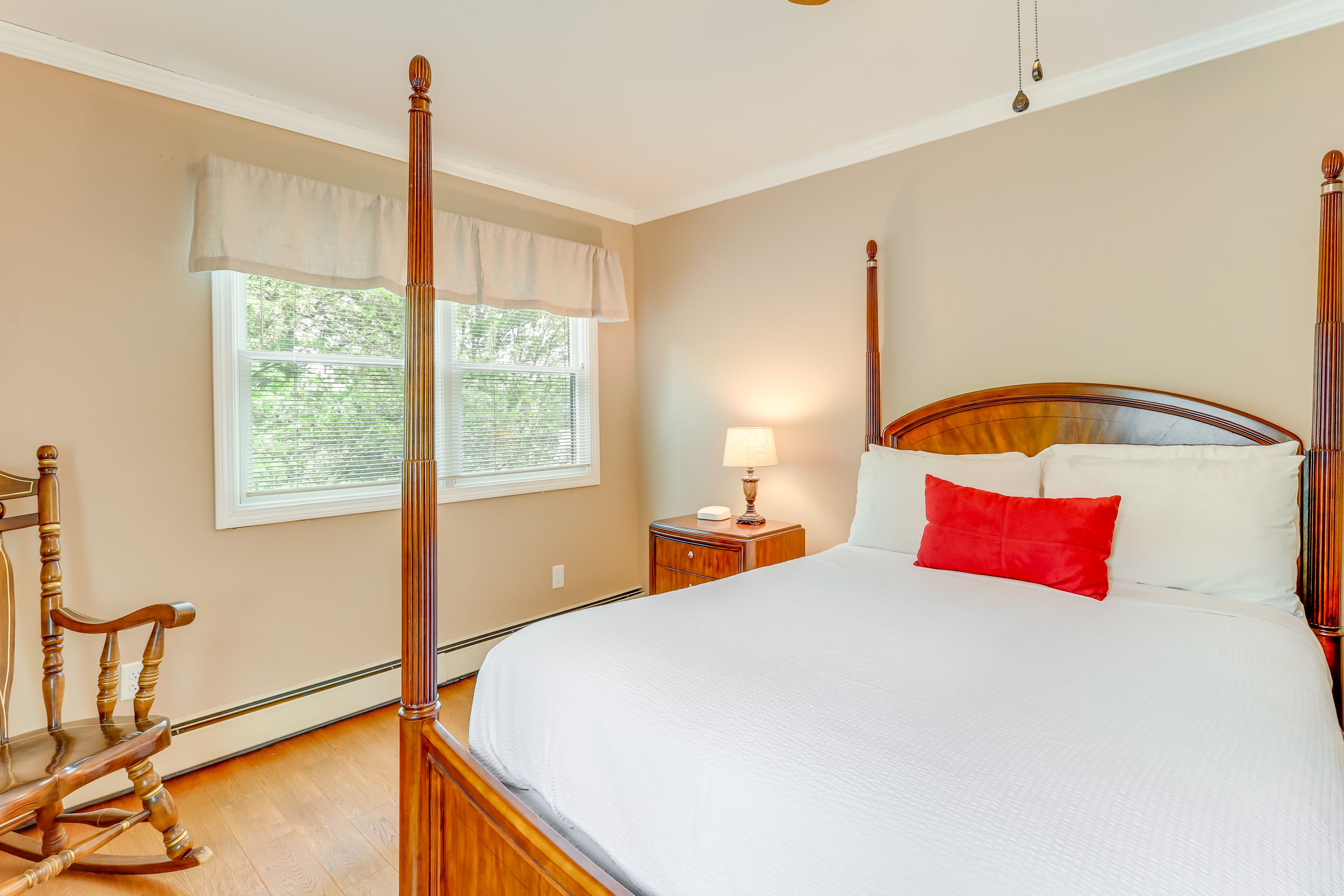 Bedroom 5 | Main House | Queen Bed