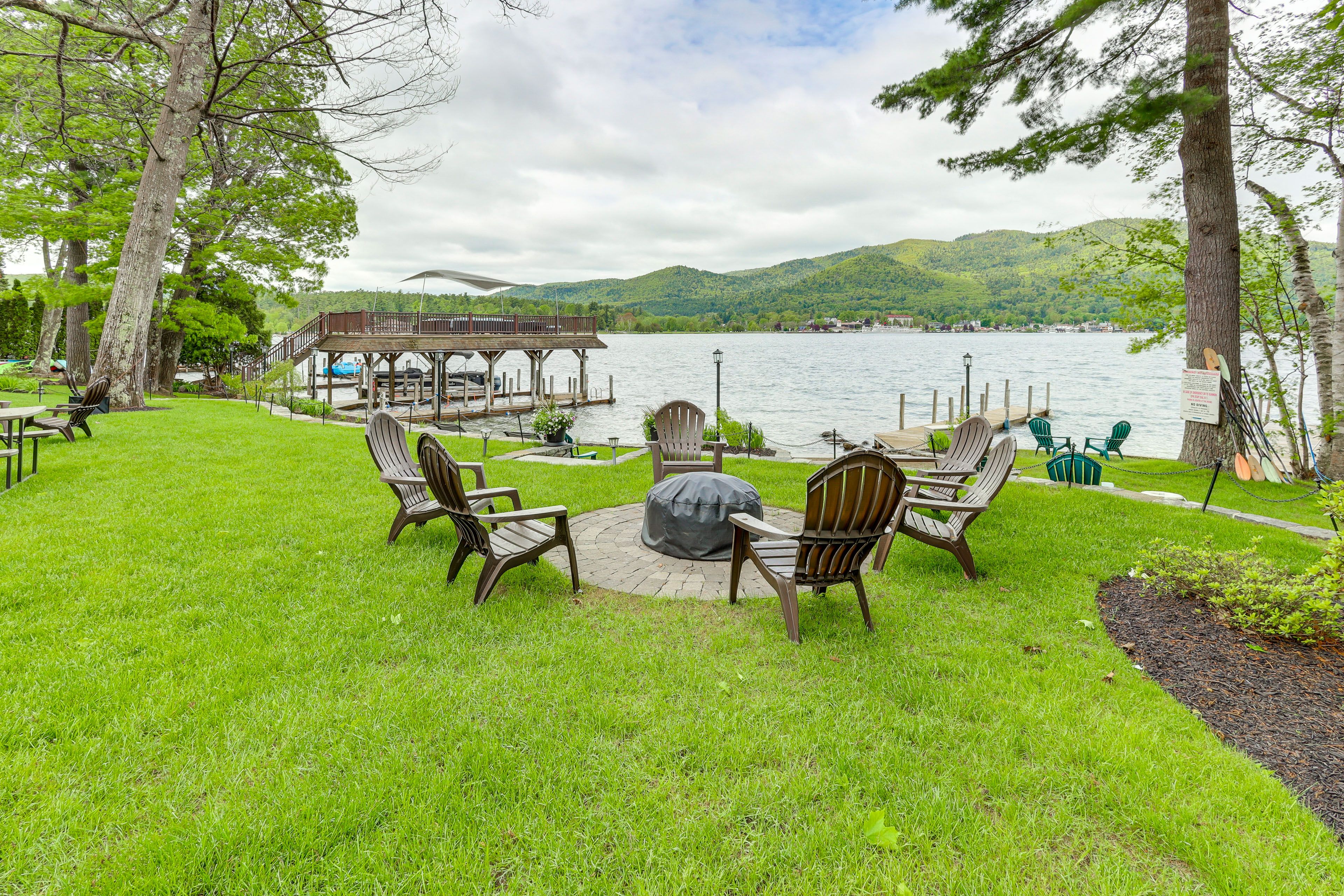 Backyard | Fire Pit | Outdoor Seating