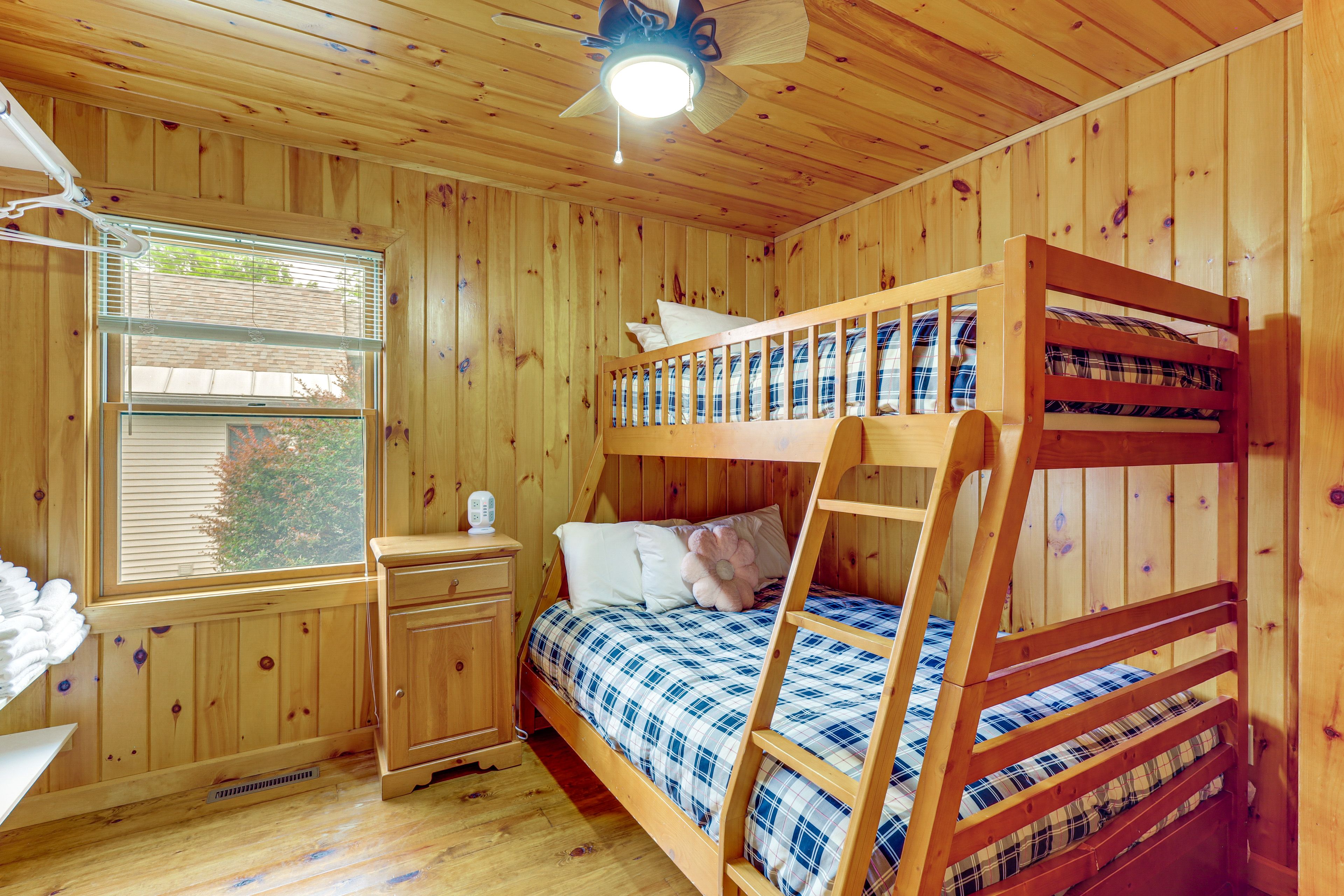 Bedroom 10 | Cottage 1 | Twin/Full Bunk Bed w/ Twin Trundle
