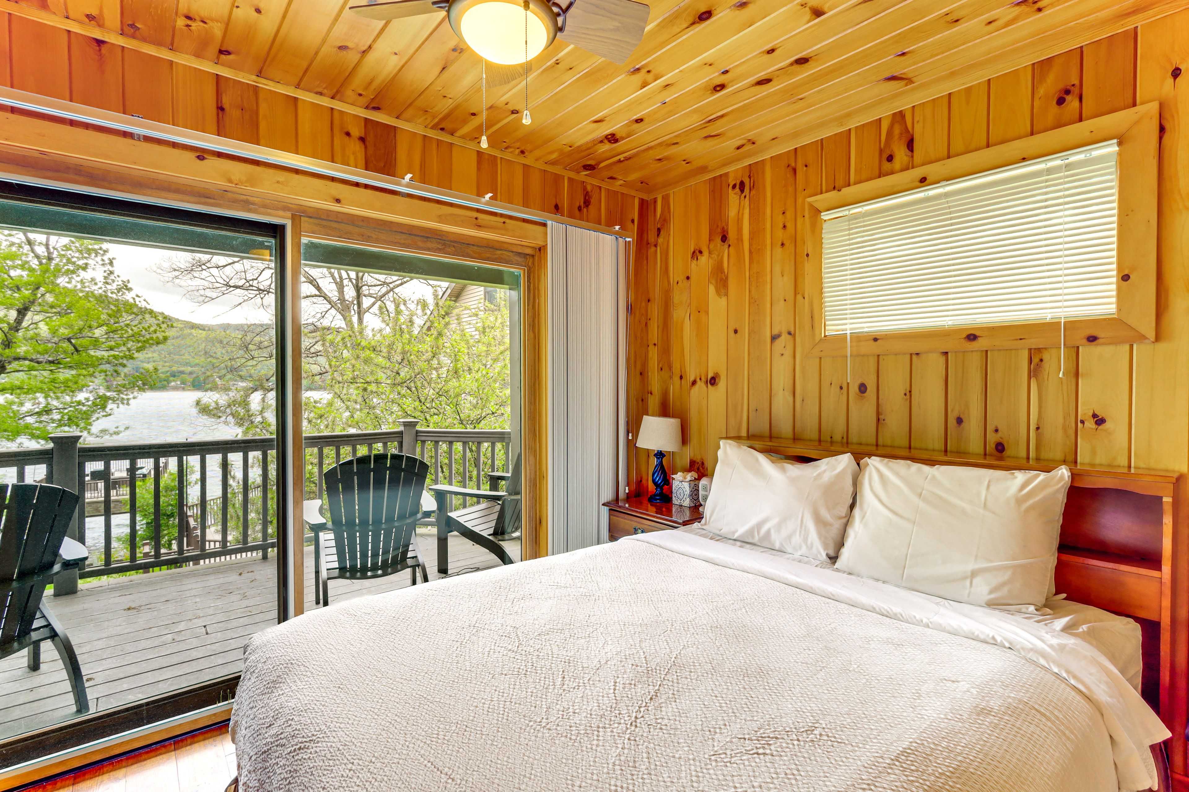 Bedroom 9 | Cottage 1 | Queen Bed