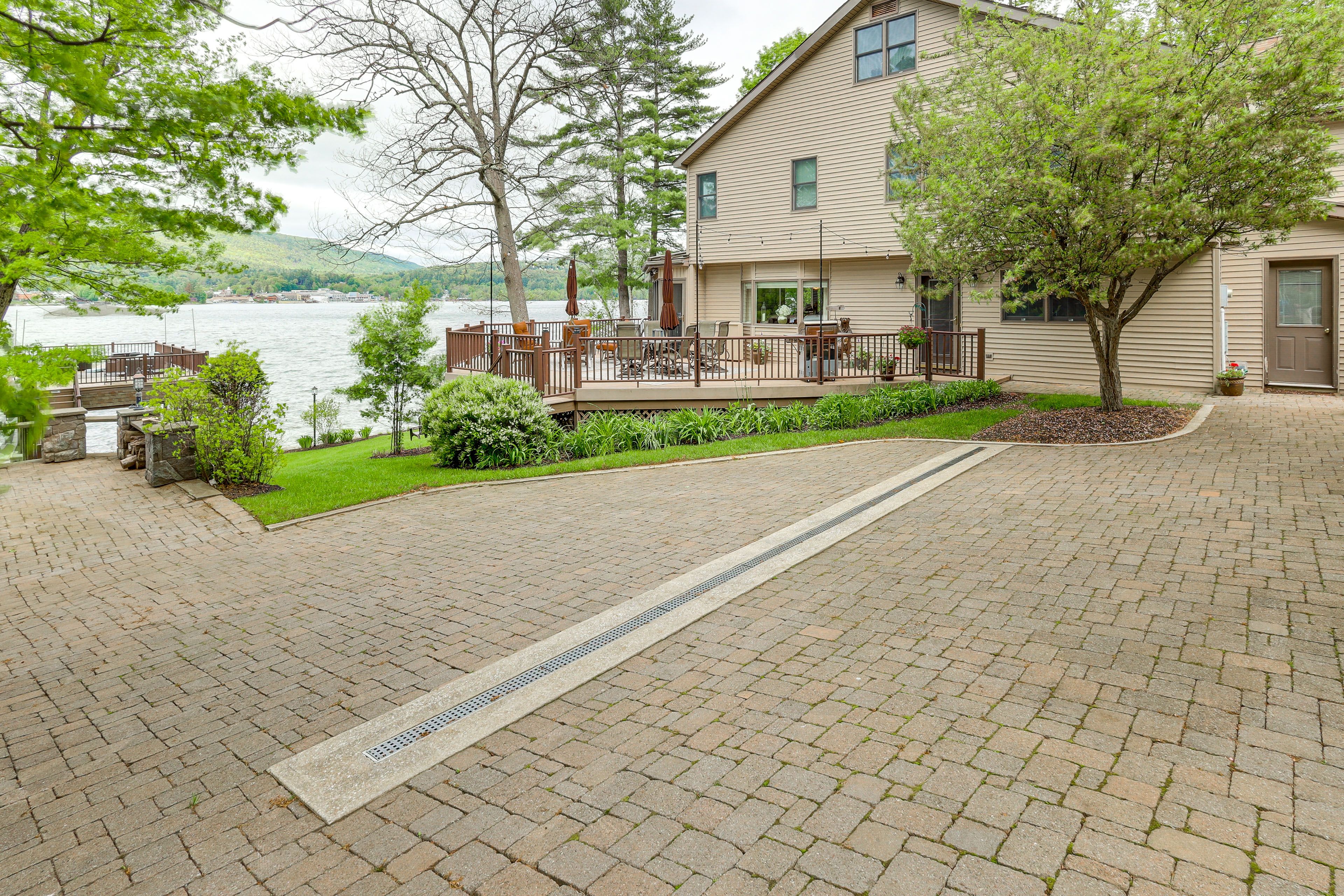 Parking | Driveway (7 Vehicles) | Carport (3 Vehicles)