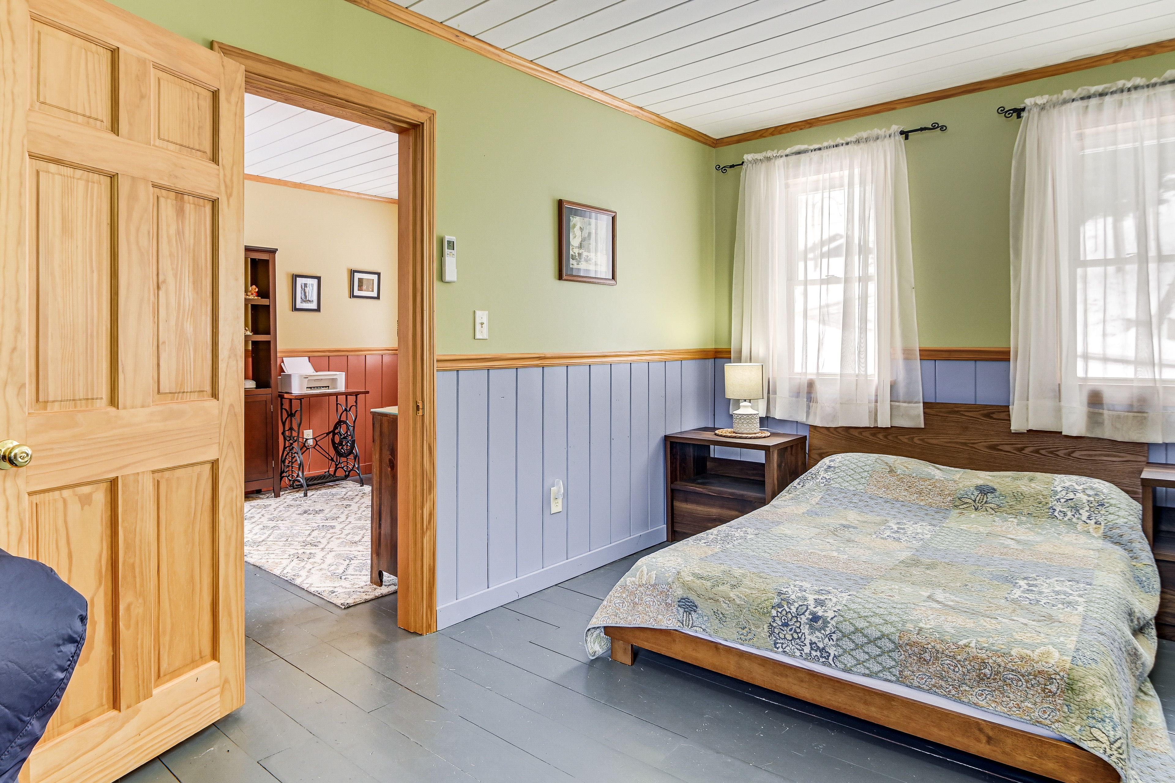 Bedroom 2 | Full Bed | Smart TV | 2nd Floor