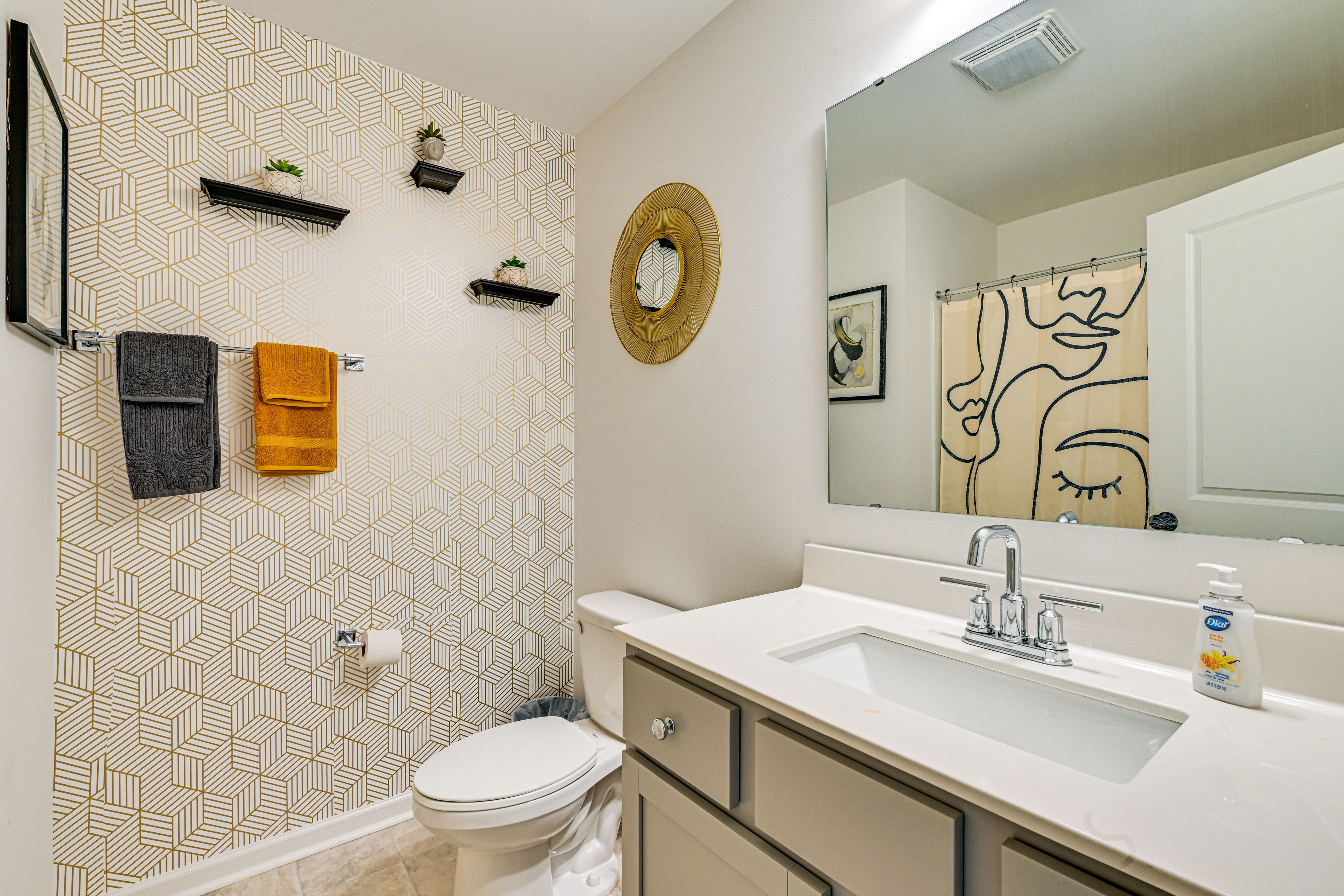 Full Bathroom | 2nd Floor