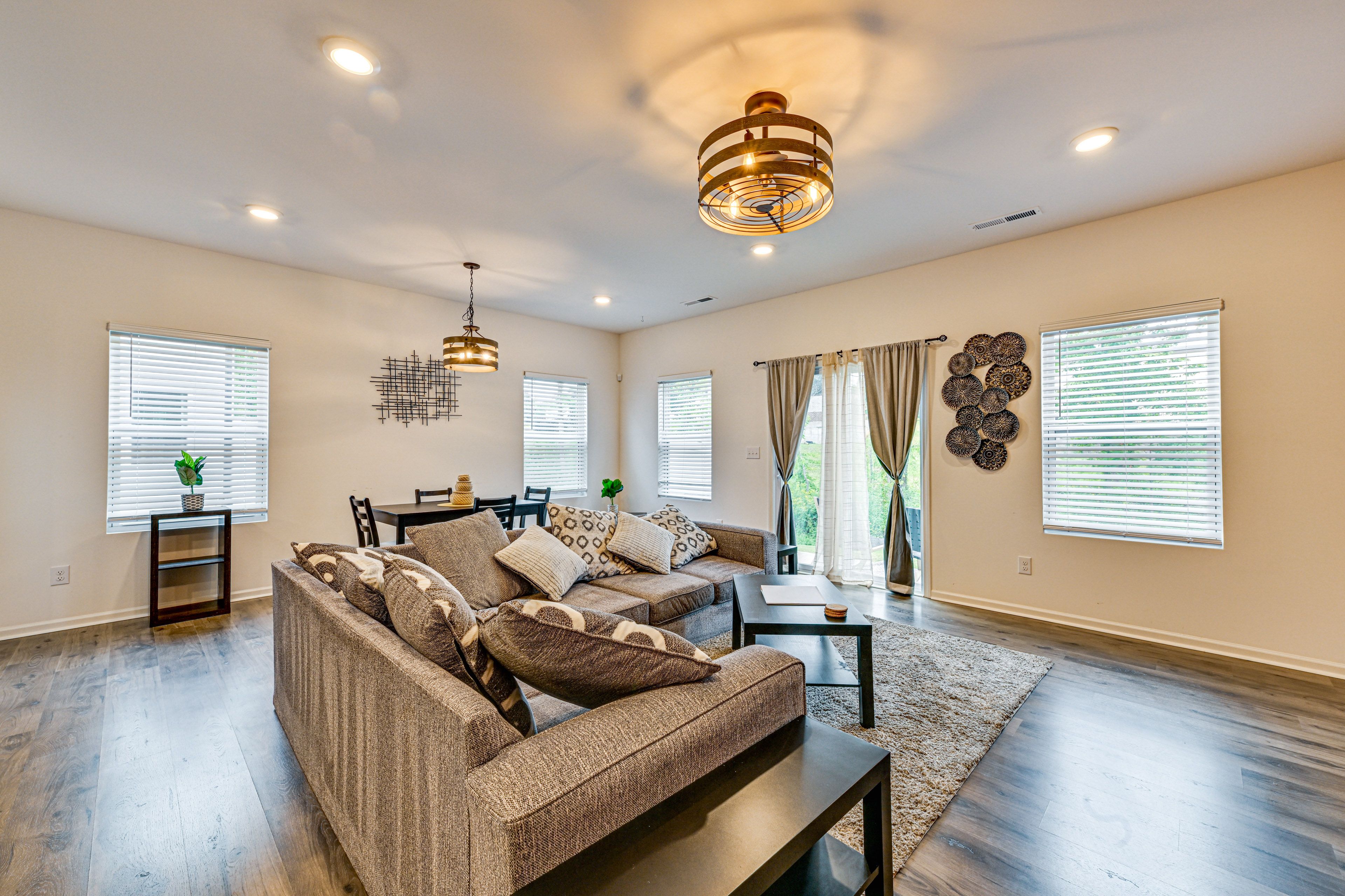 Living Room | 1st Floor | Smart TV