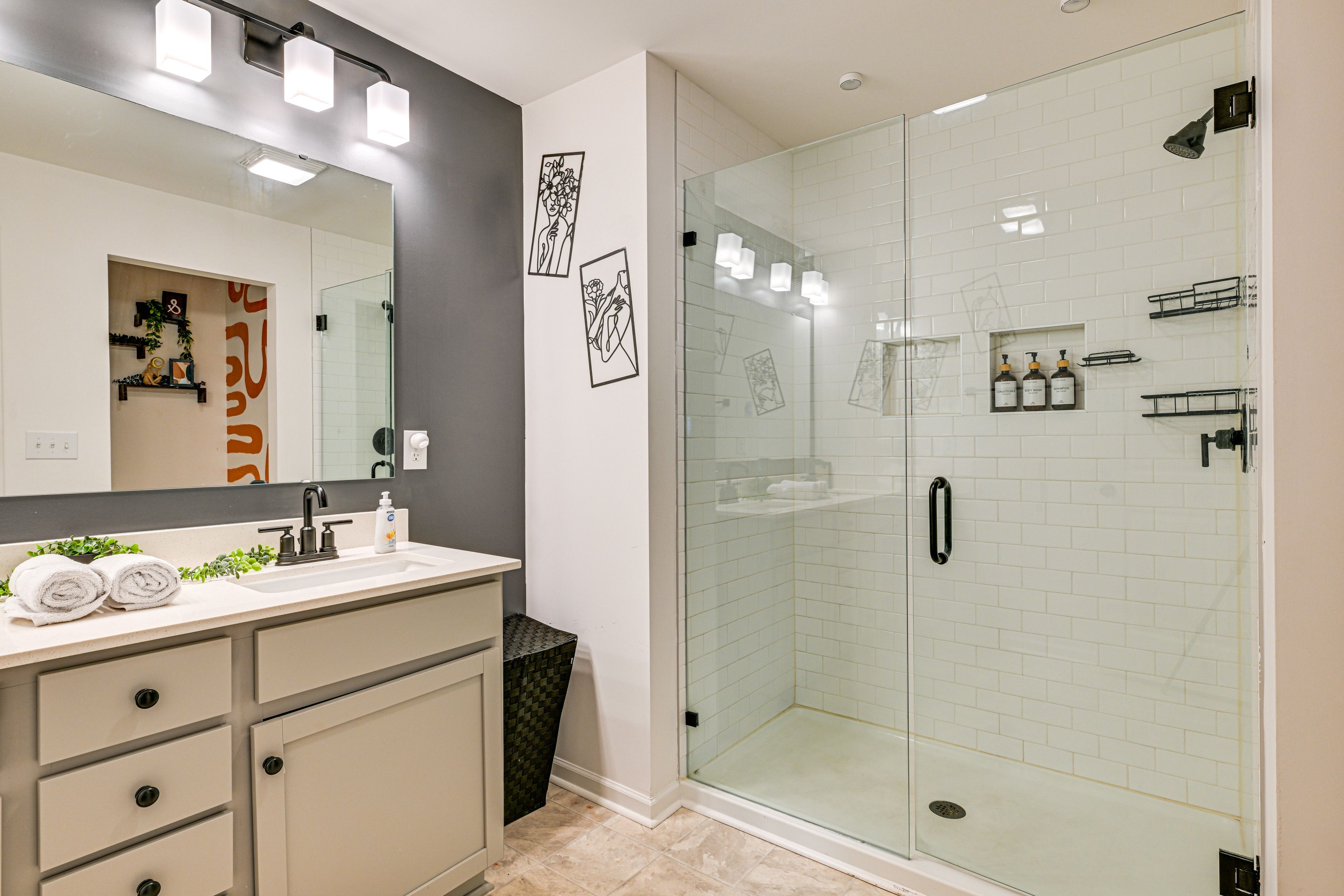 Full Bathroom | 2nd Floor