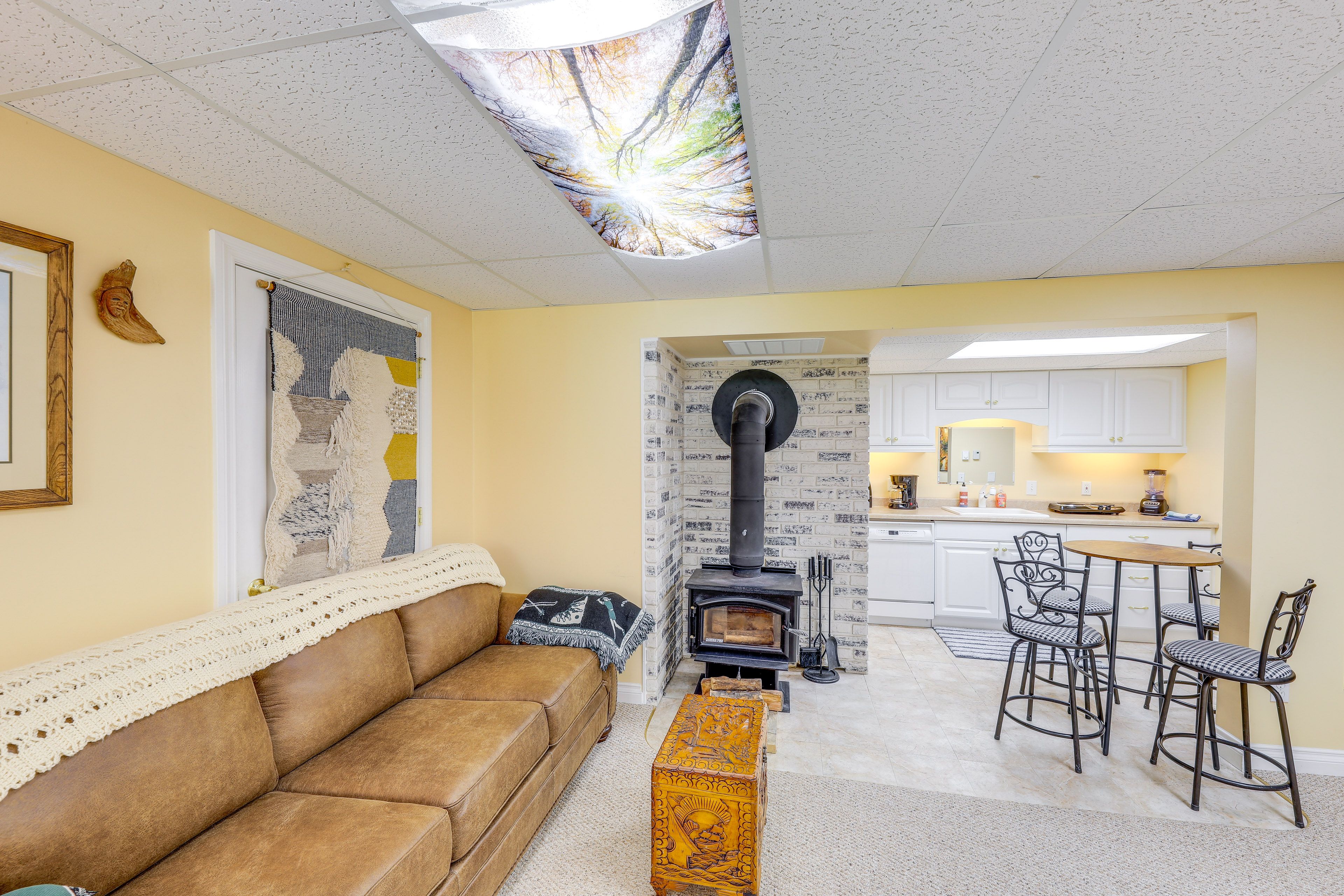 Studio | Queen Bed | Smart TV | Free WiFi | Central A/C & Heating