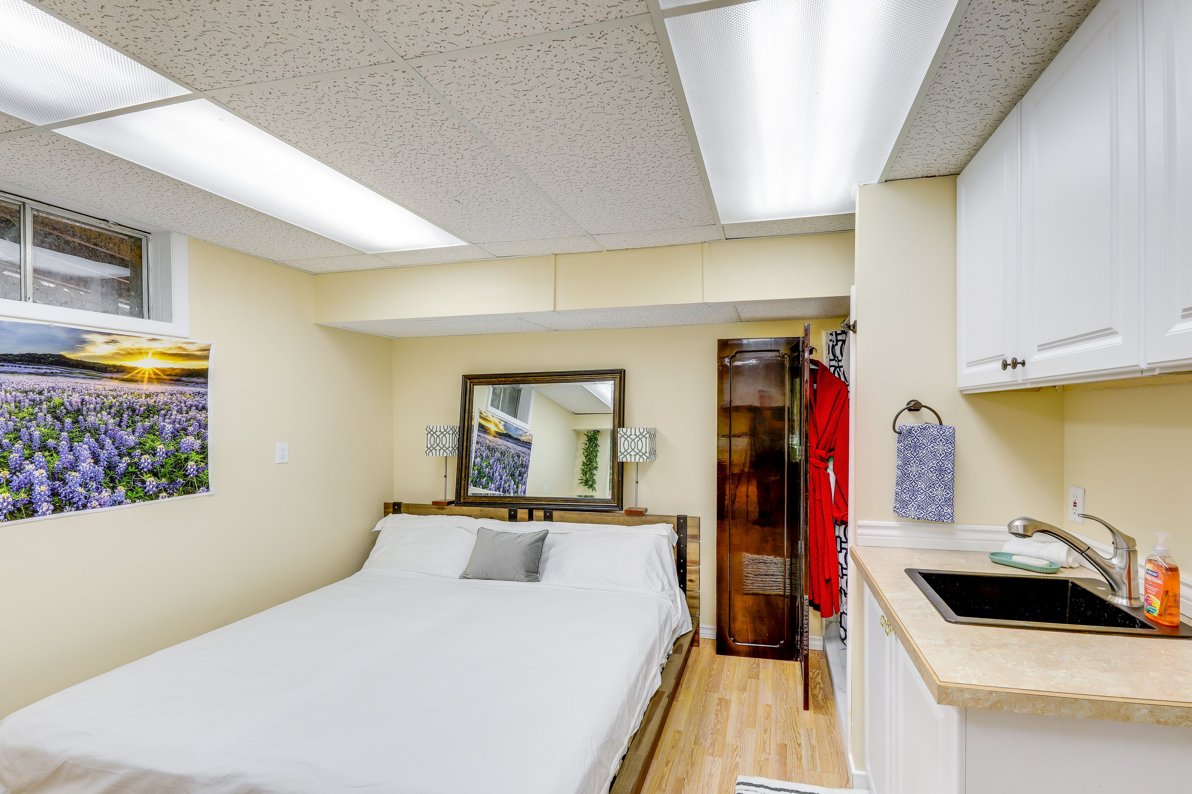 Studio | Queen Bed