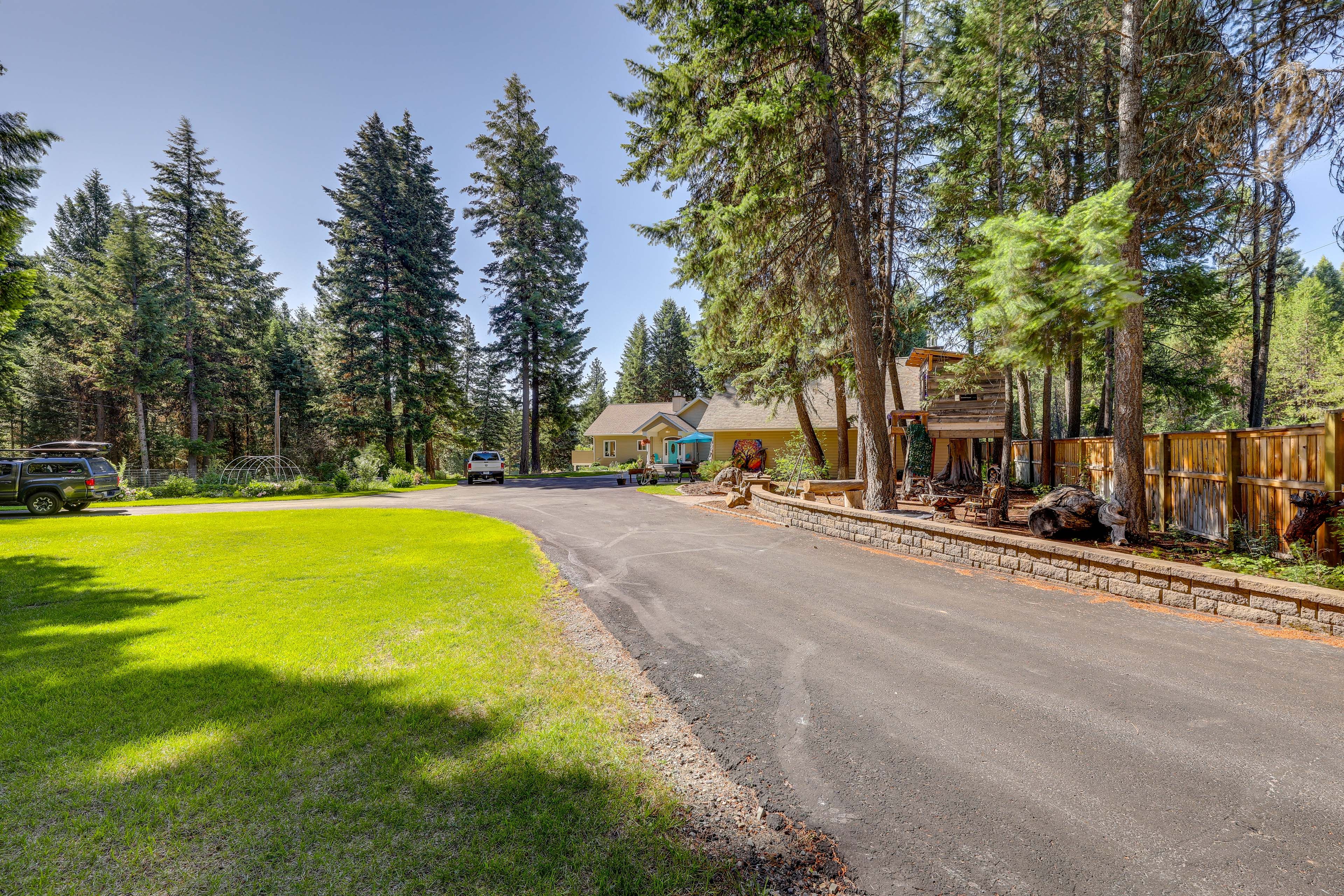Parking | Shared Driveway (2 Vehicles) | Street Parking | RV/Trailer Parking