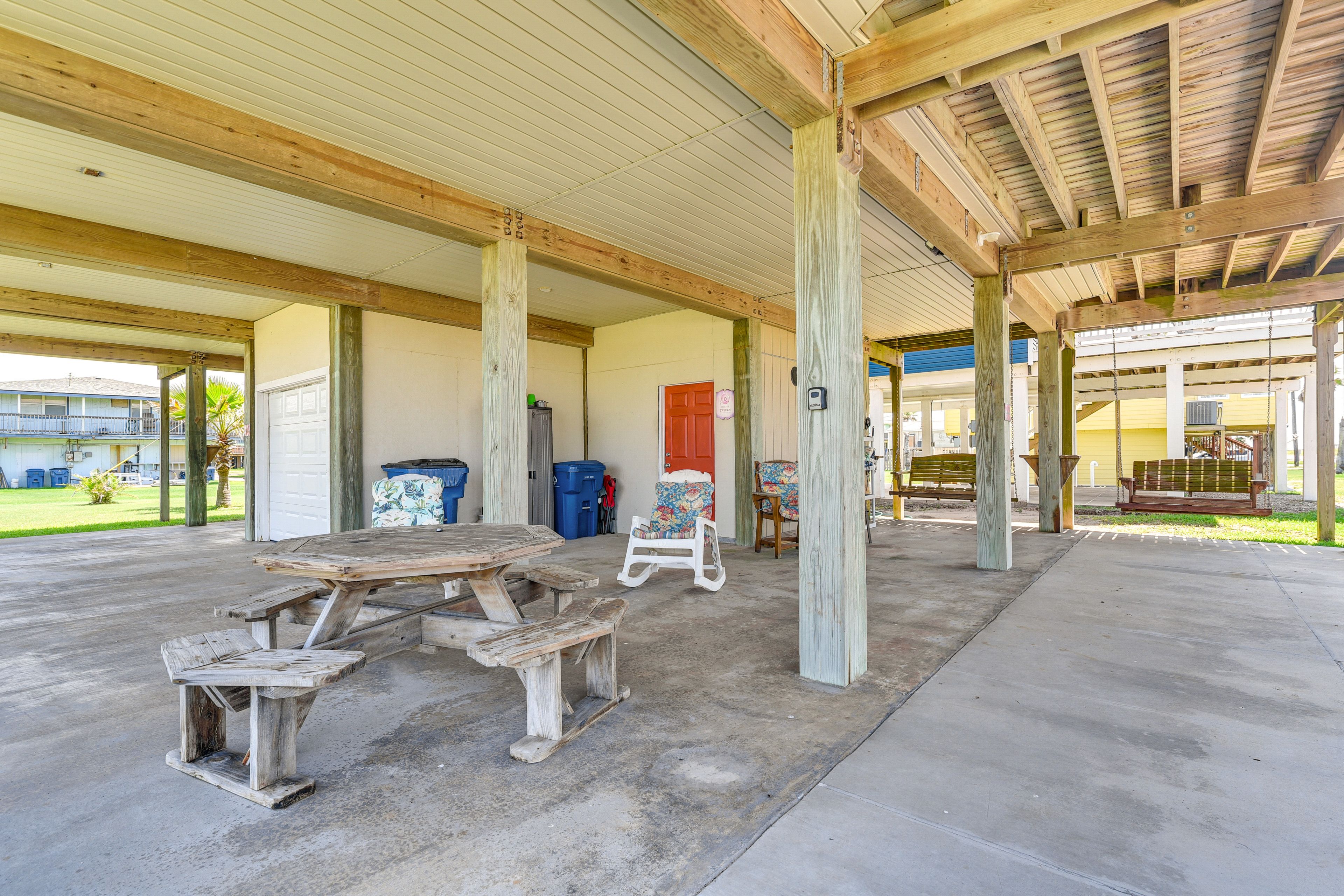 Covered Patio | Charcoal Grill | Outdoor Dining Area