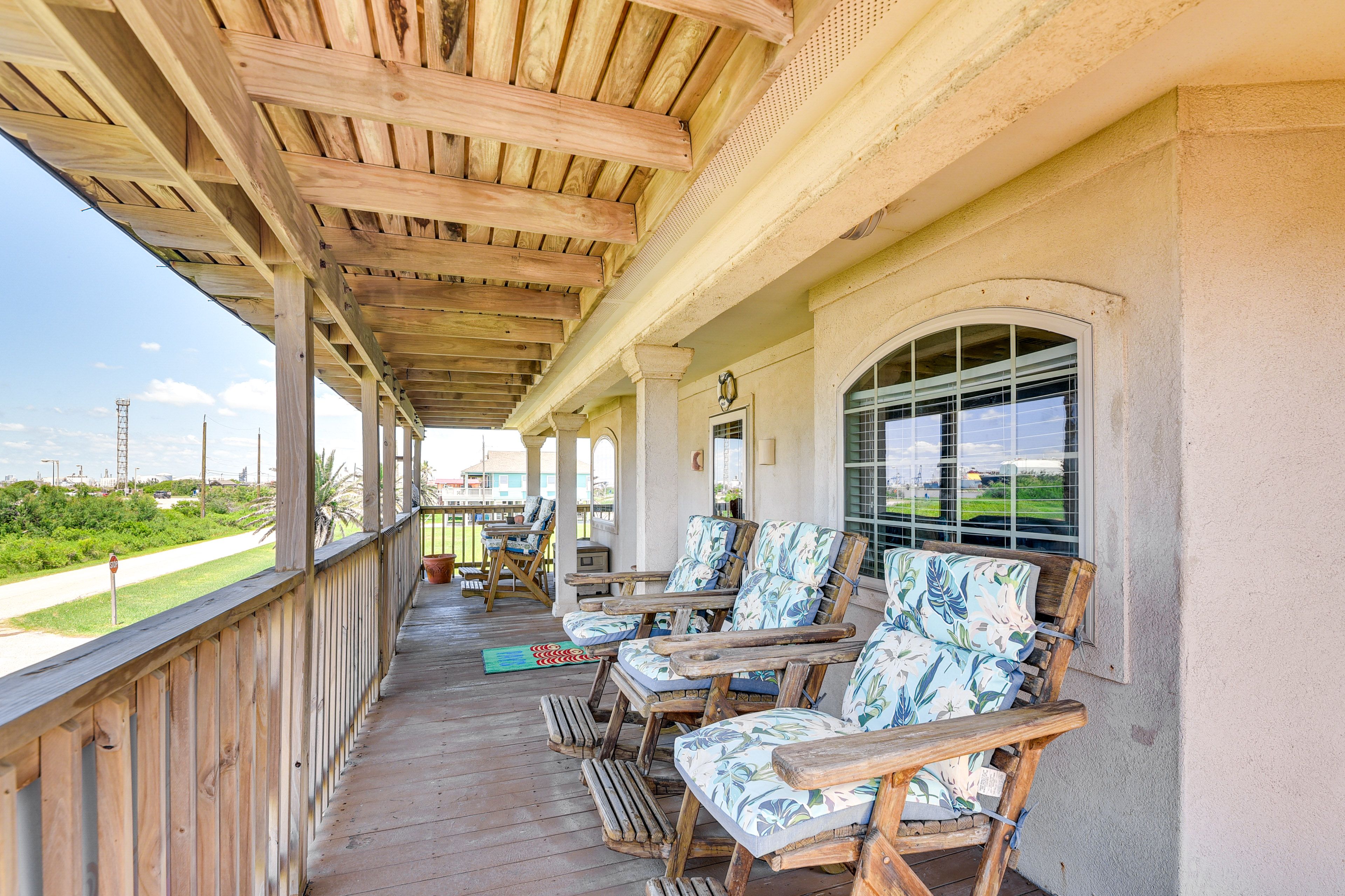 Private Deck | Outdoor Seating