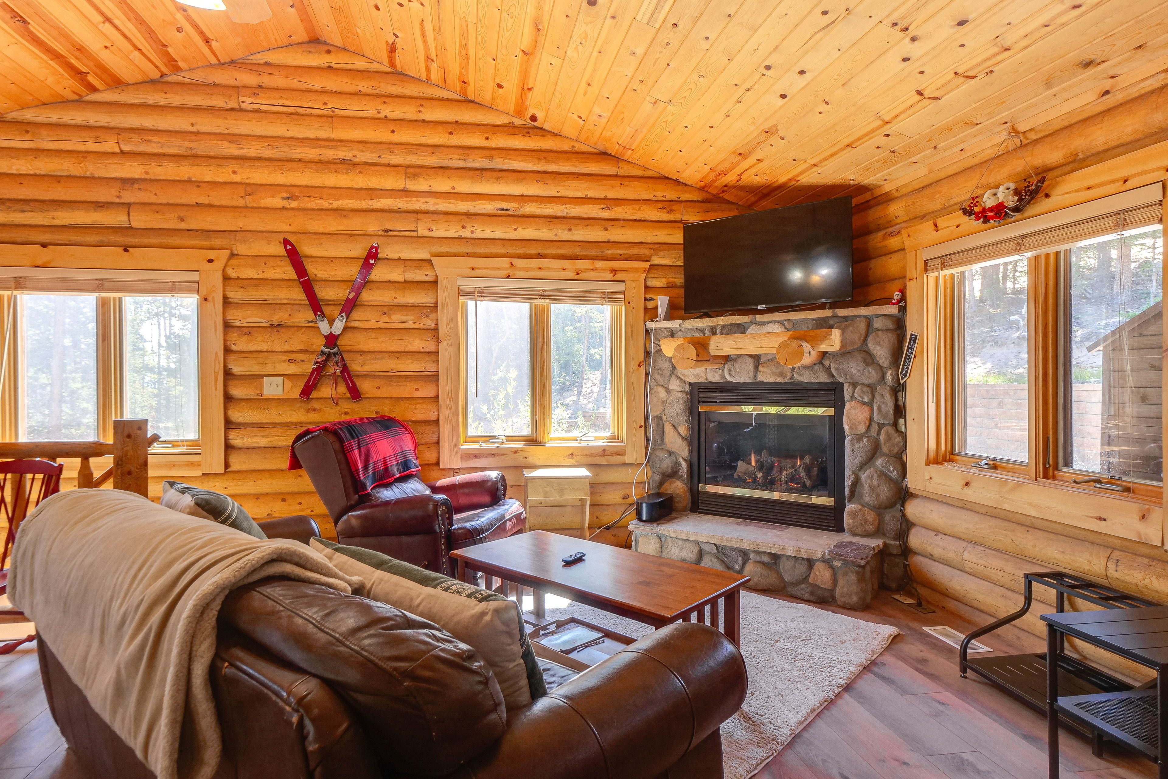 Living Room | Free WiFi | Smart TV | Queen Sleeper Sofa | Entry Level
