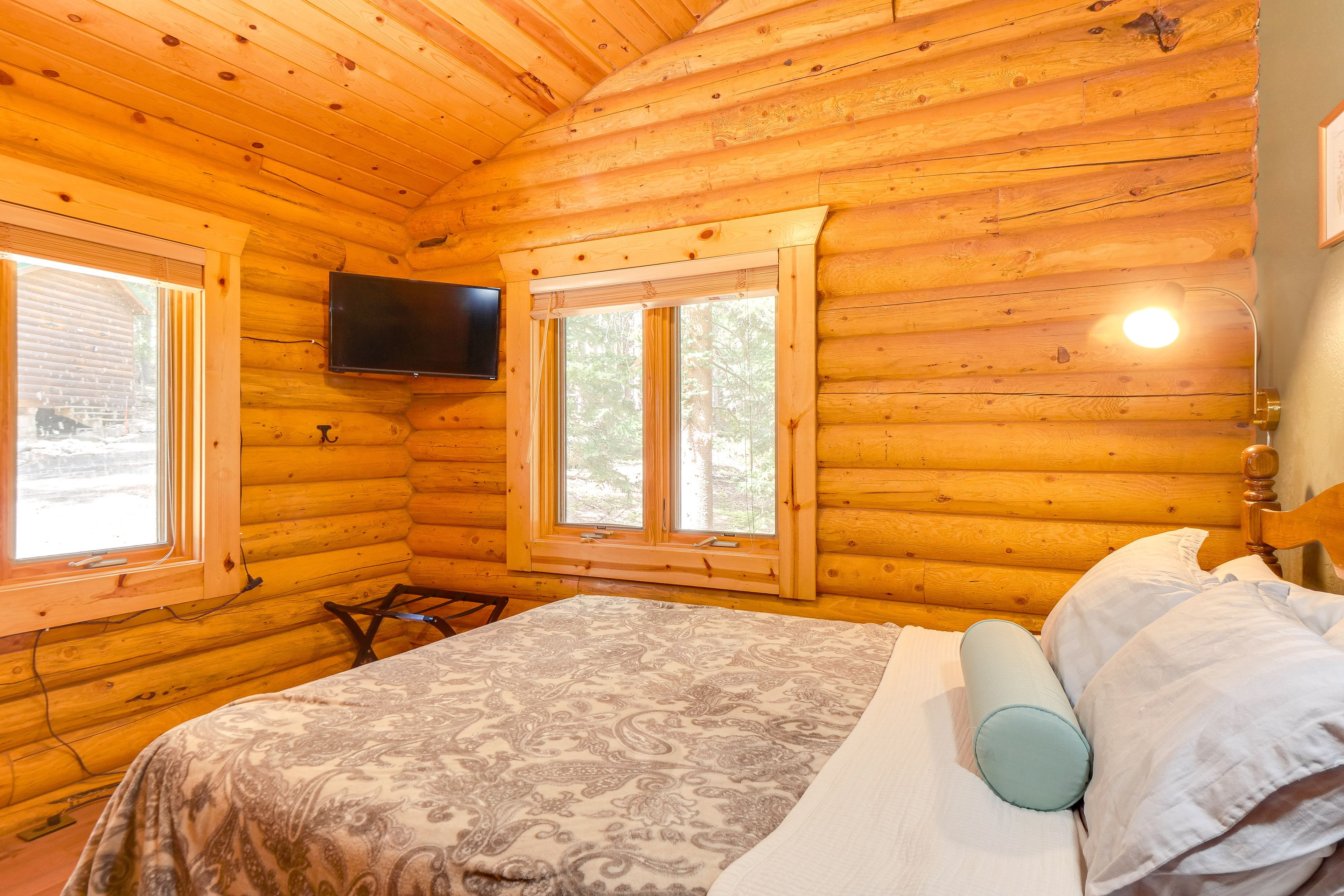 Bedroom 1 | Queen Bed | Linens Provided | Entry Level