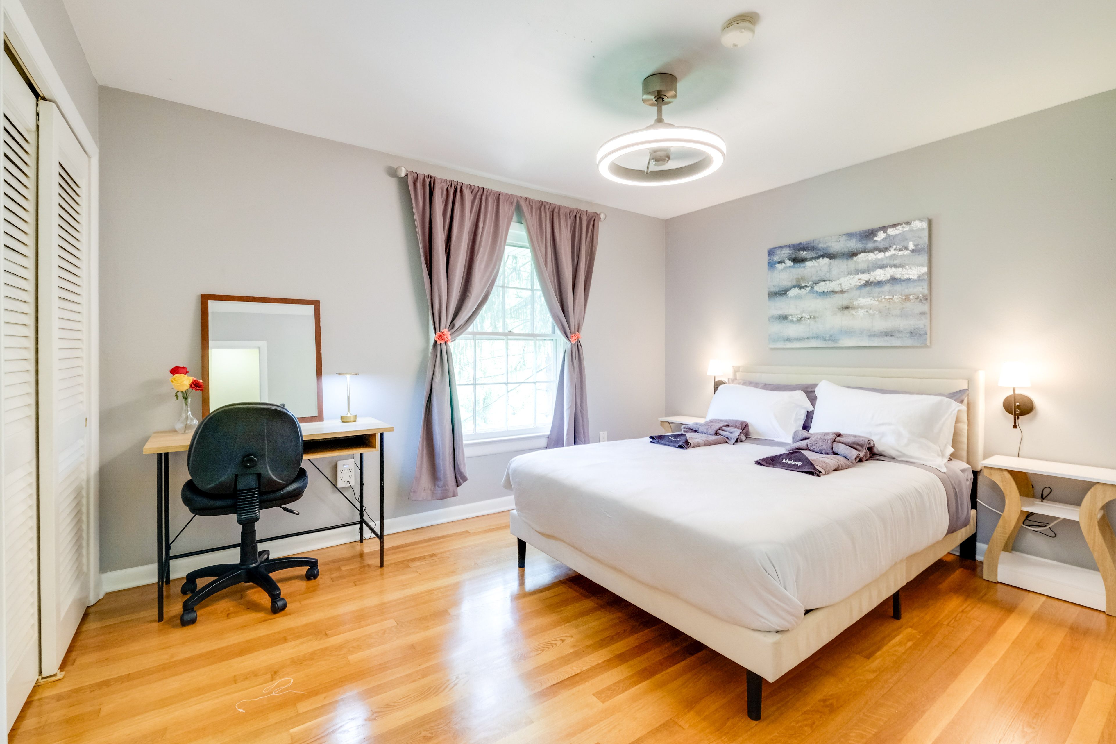 Bedroom 2 | Queen Bed | Workspace