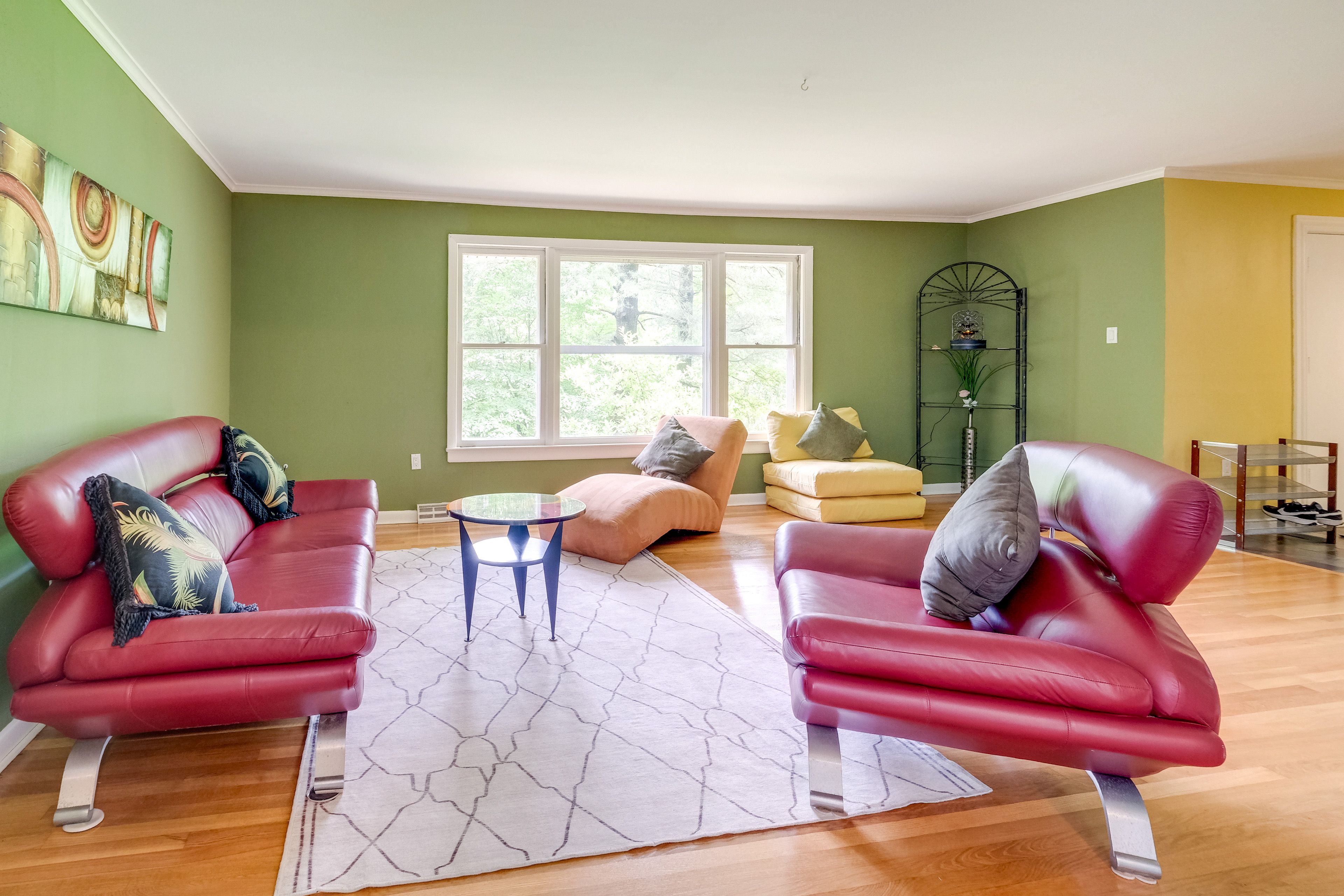 Living Room | Free WiFi | Central A/C & Heating