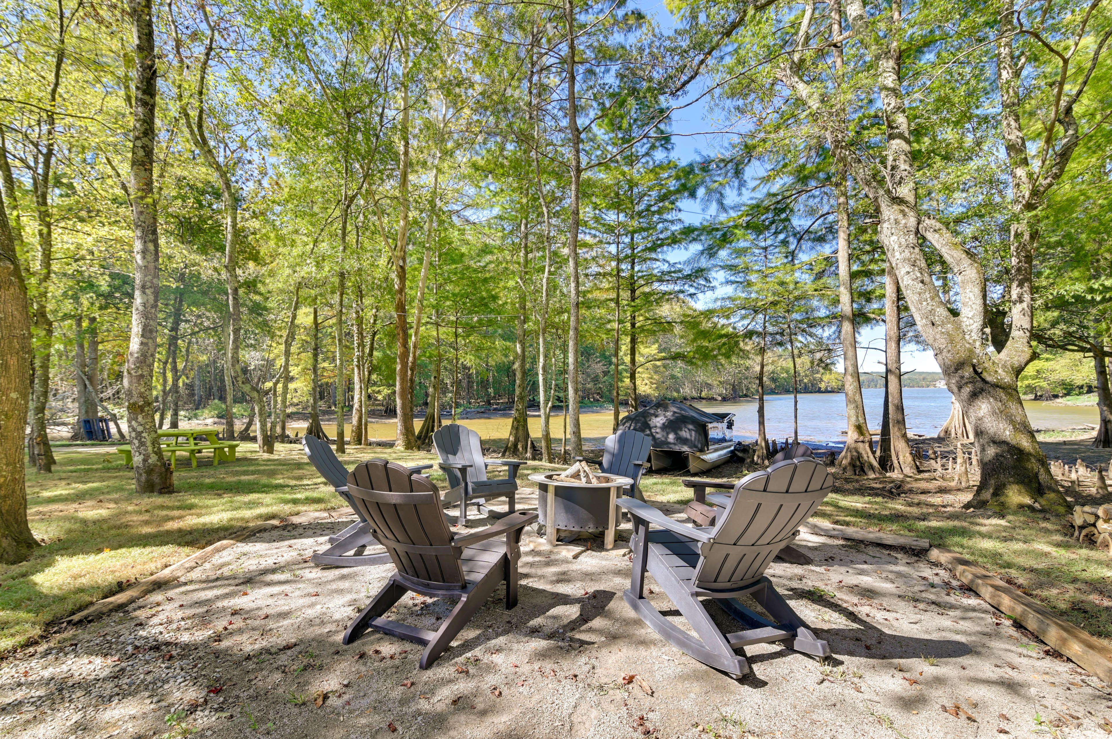 Shared Yard | Direct Lake Access