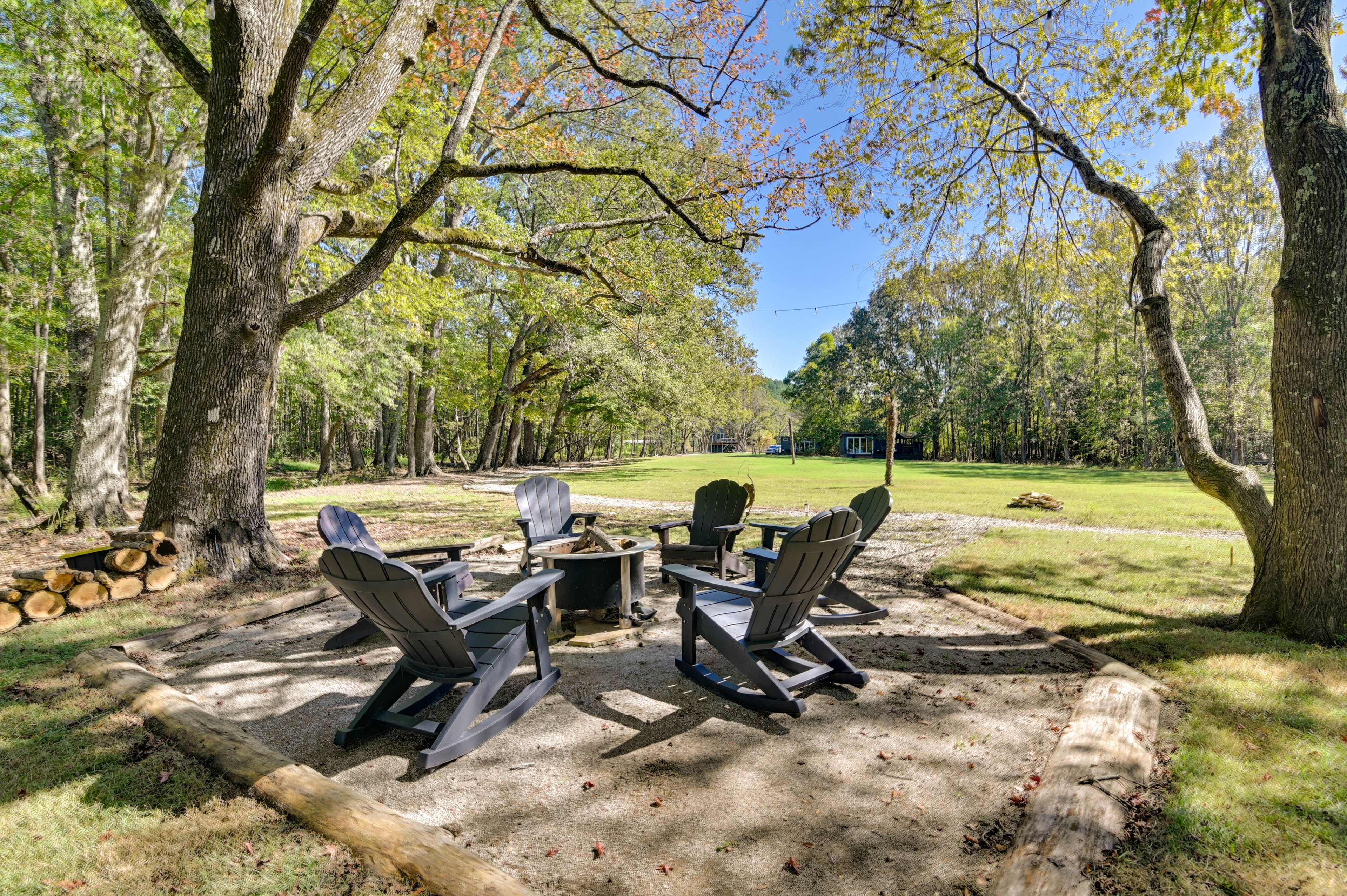 Shared Outdoor Amenities & Lake Access