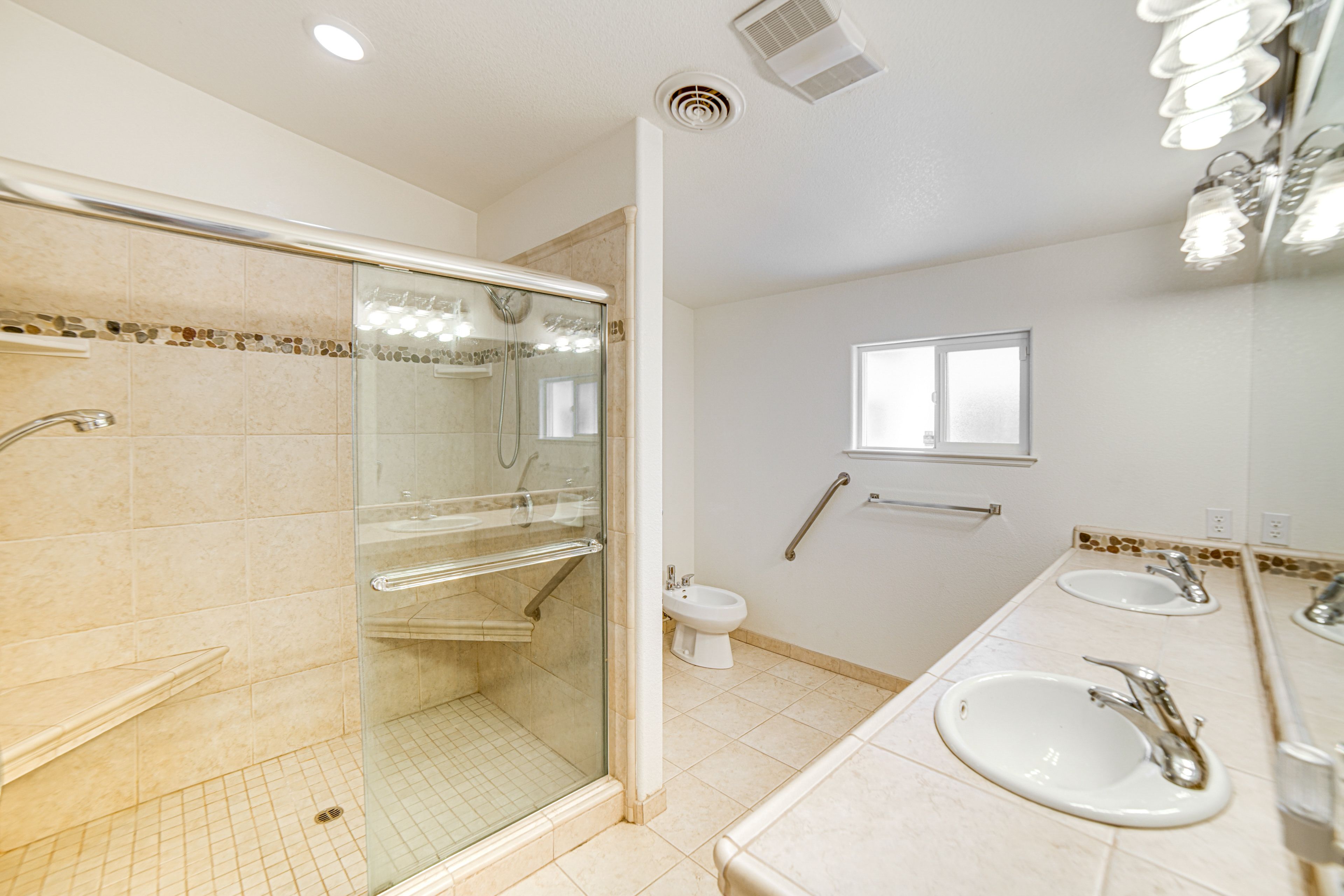 Full Bathroom | Grab Rails